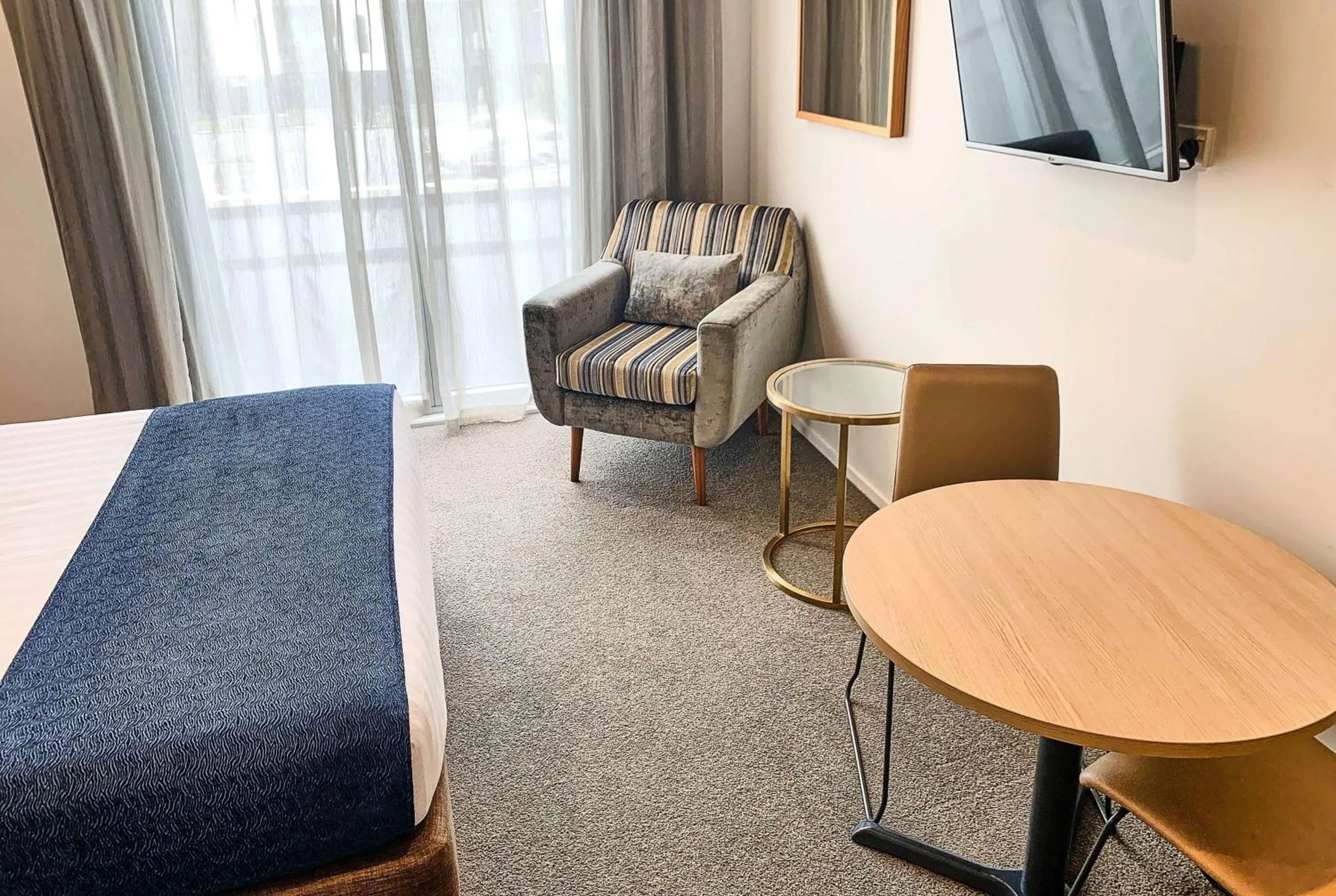 Photo of the whole room, Bed in Ramada Suites by Wyndham Albany