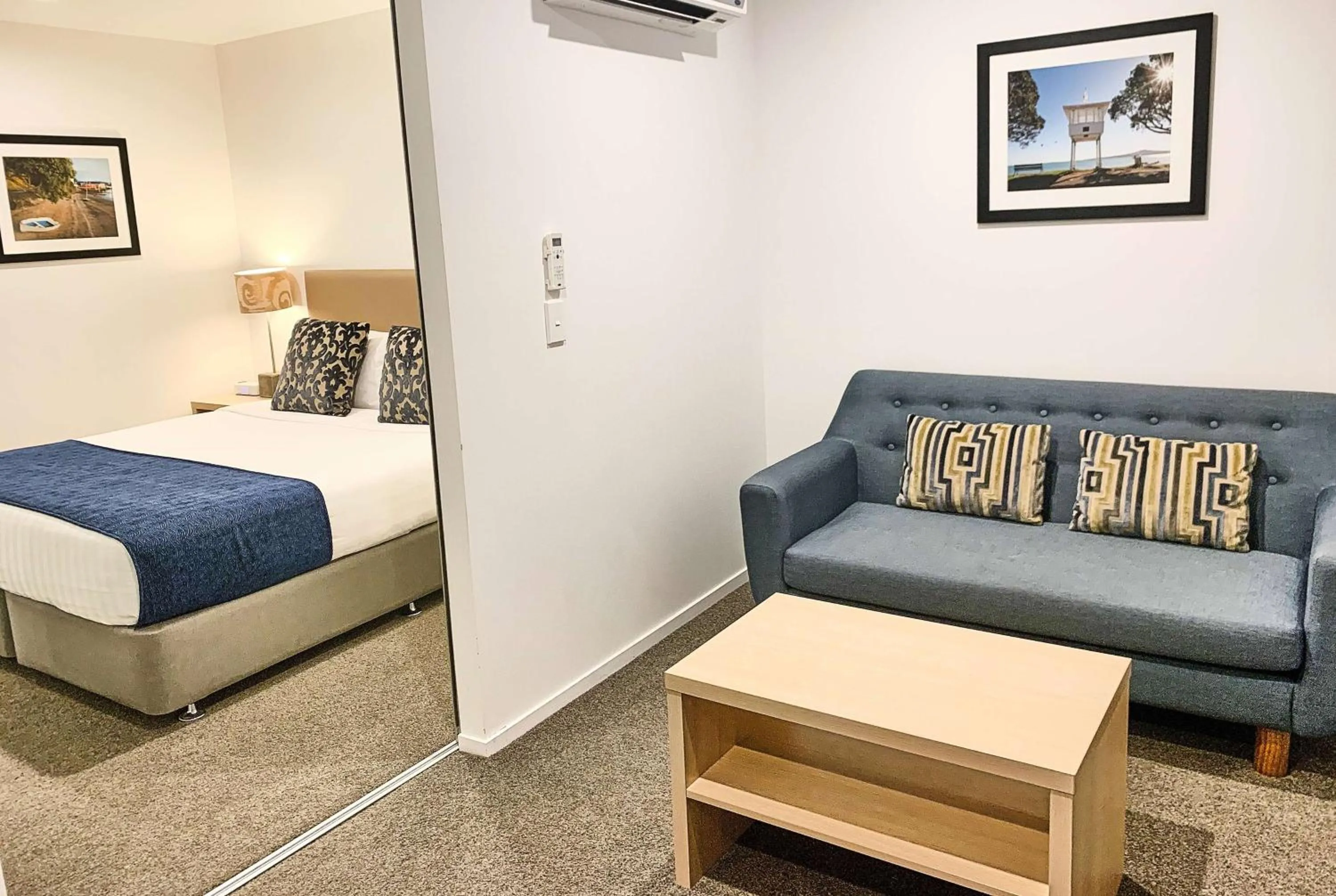 Photo of the whole room, Bed in Ramada Suites by Wyndham Albany