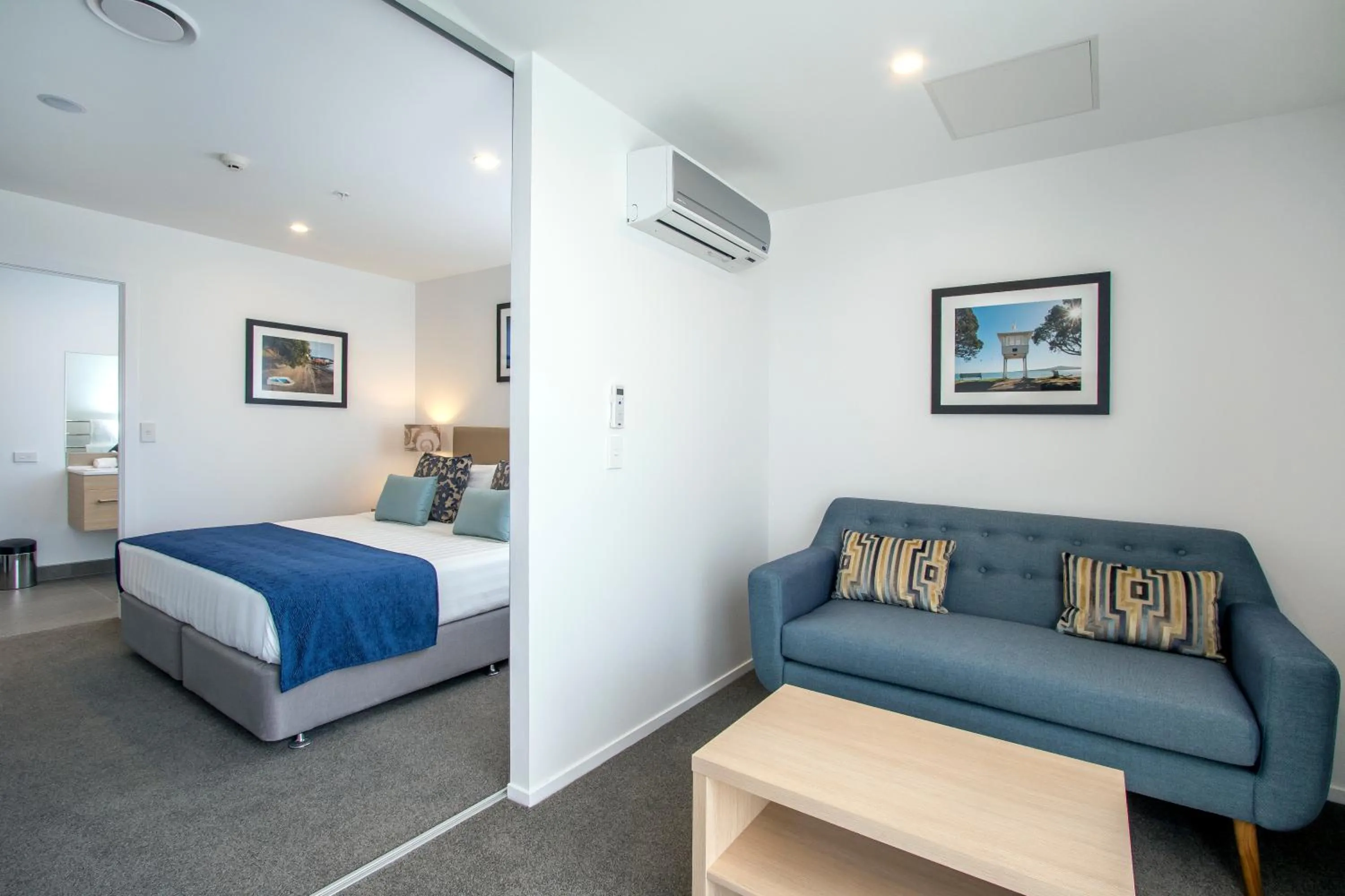 Living room, Bed in Ramada Suites by Wyndham Albany