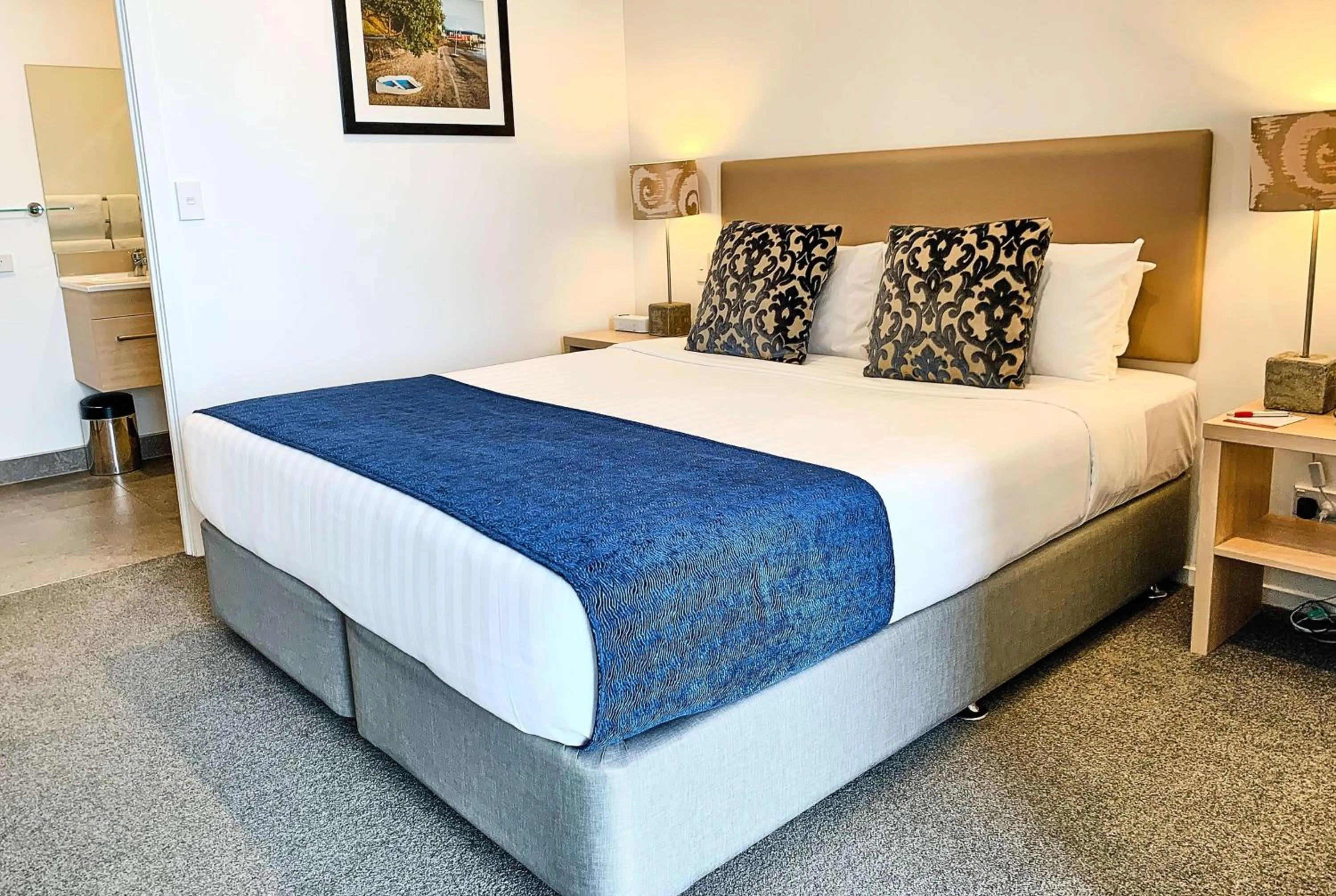 Photo of the whole room, Bed in Ramada Suites by Wyndham Albany