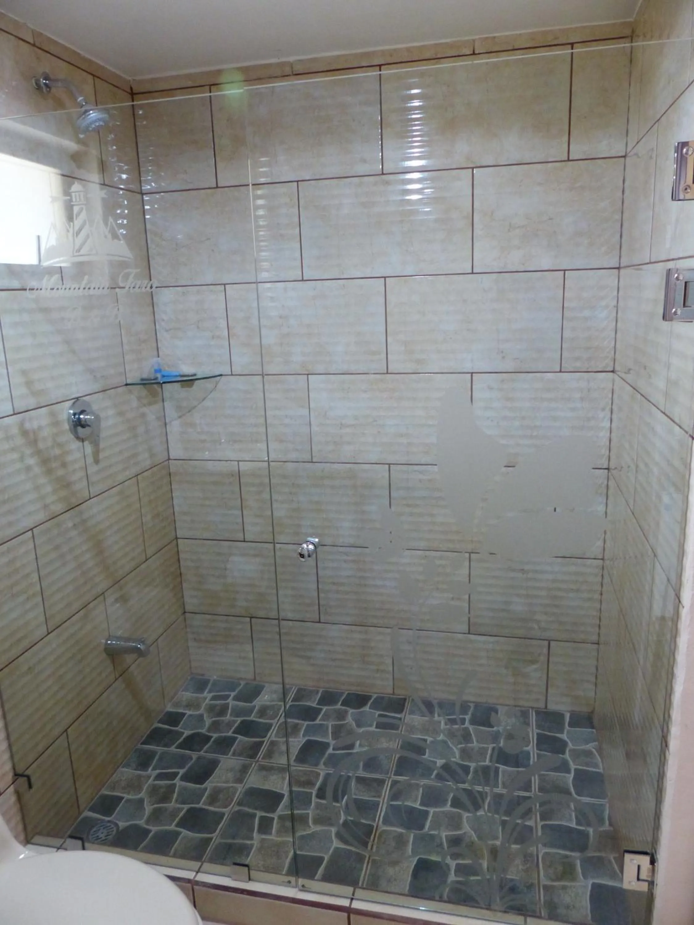 Shower in Mountain Faro Hotel