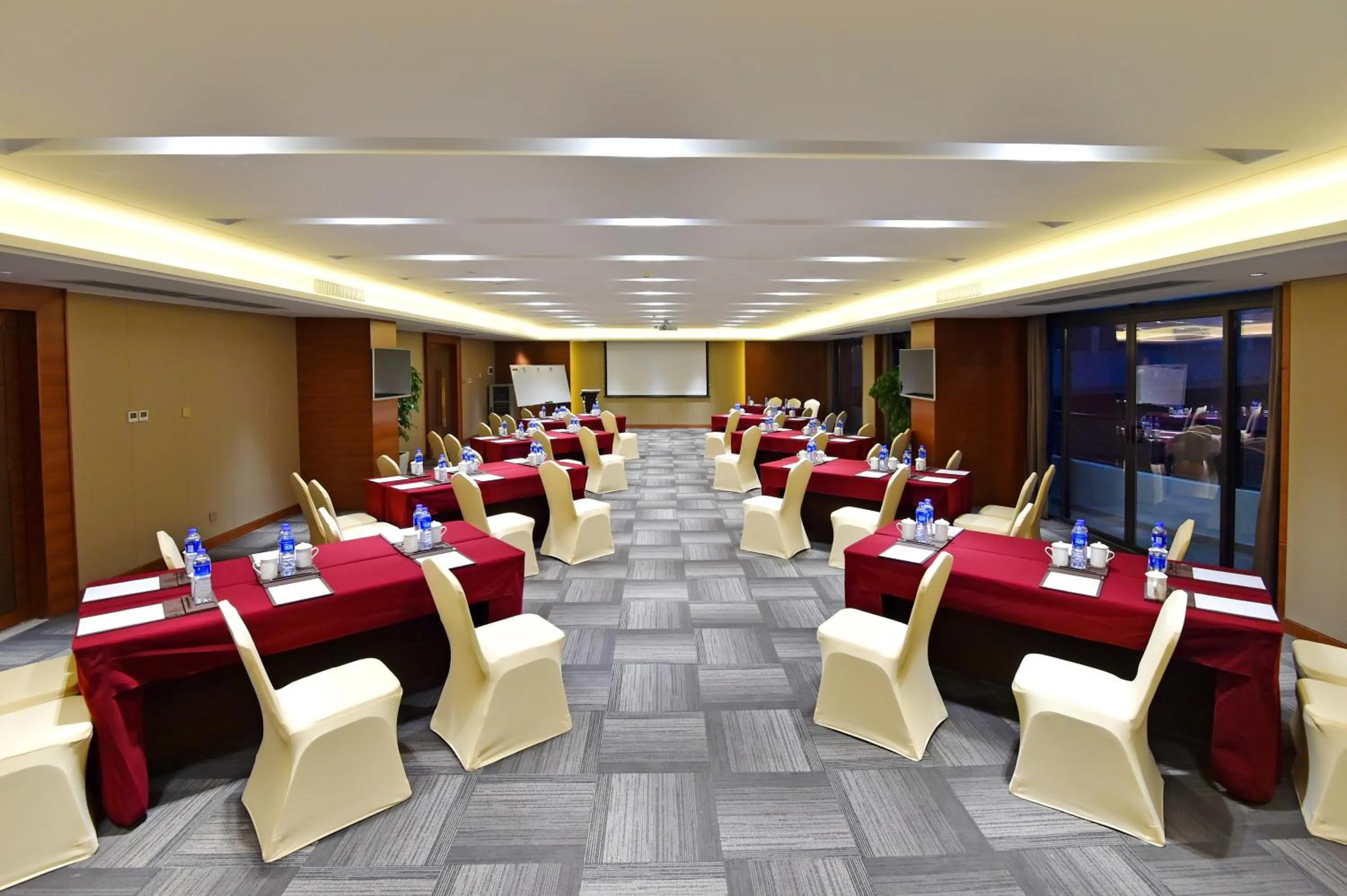 Business facilities in Grand Skylight International Hotel Huizhou
