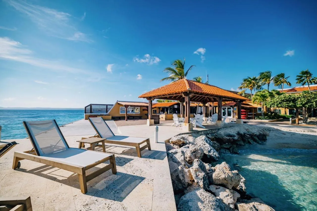 Diving in Harbour Village Beach Club