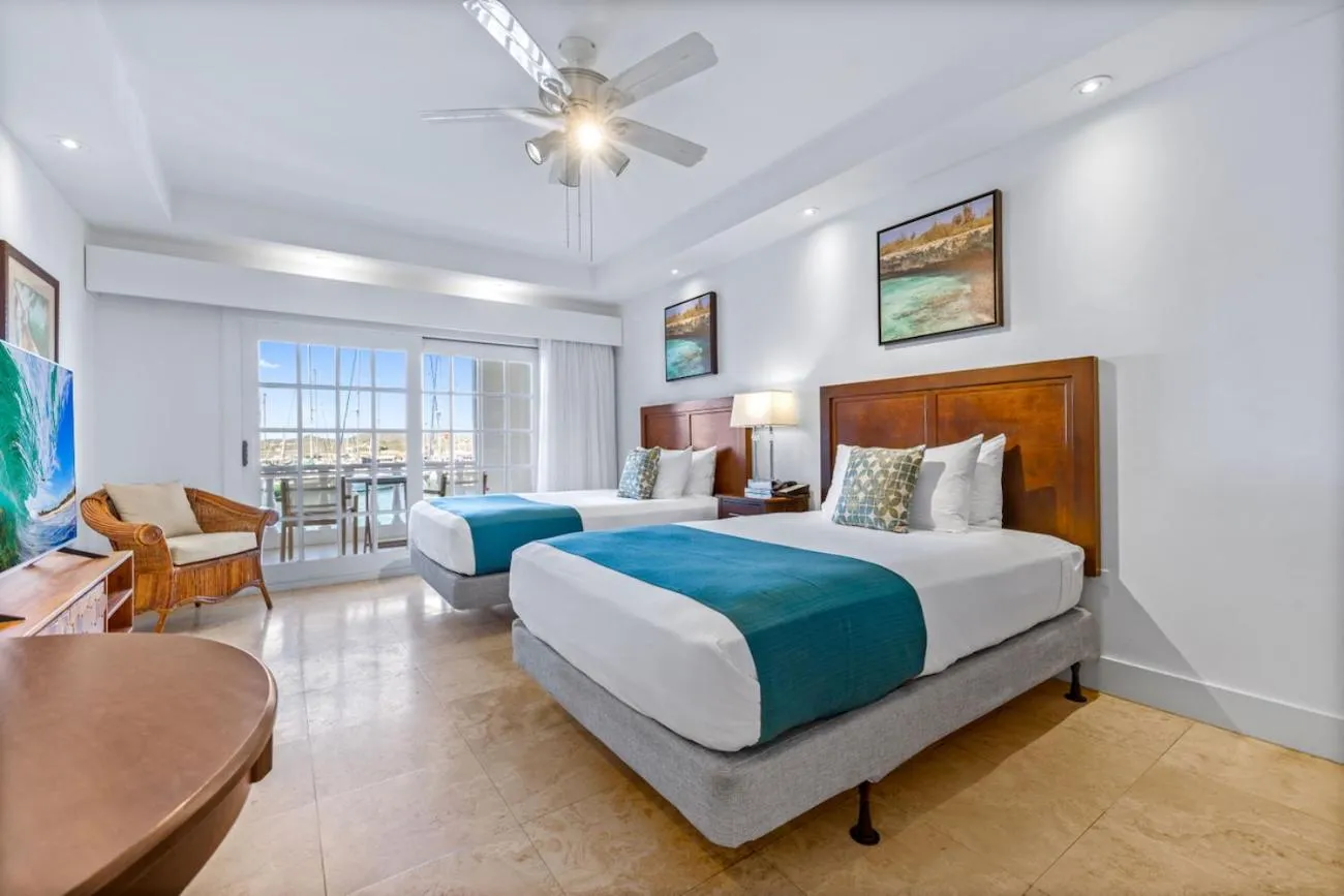 Bedroom, Bed in Harbour Village Beach Club