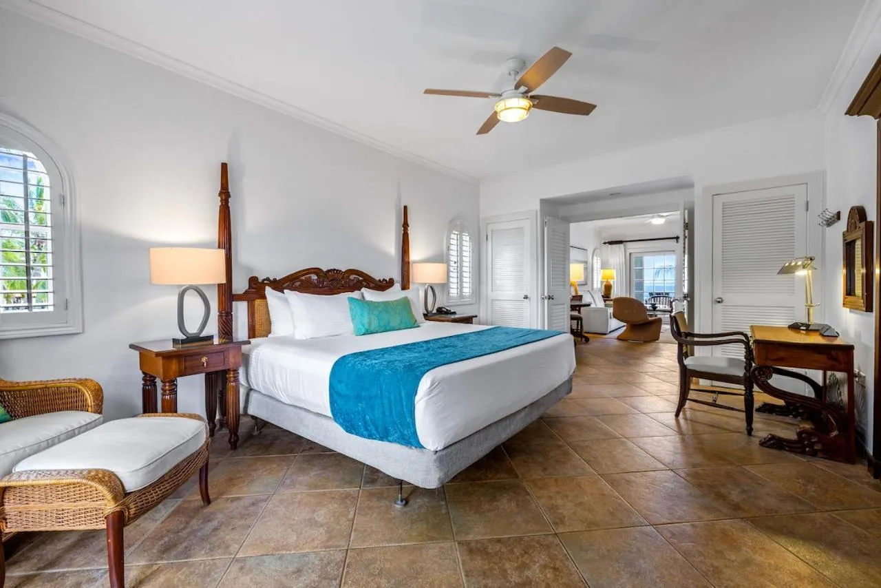 Bedroom, Bed in Harbour Village Beach Club