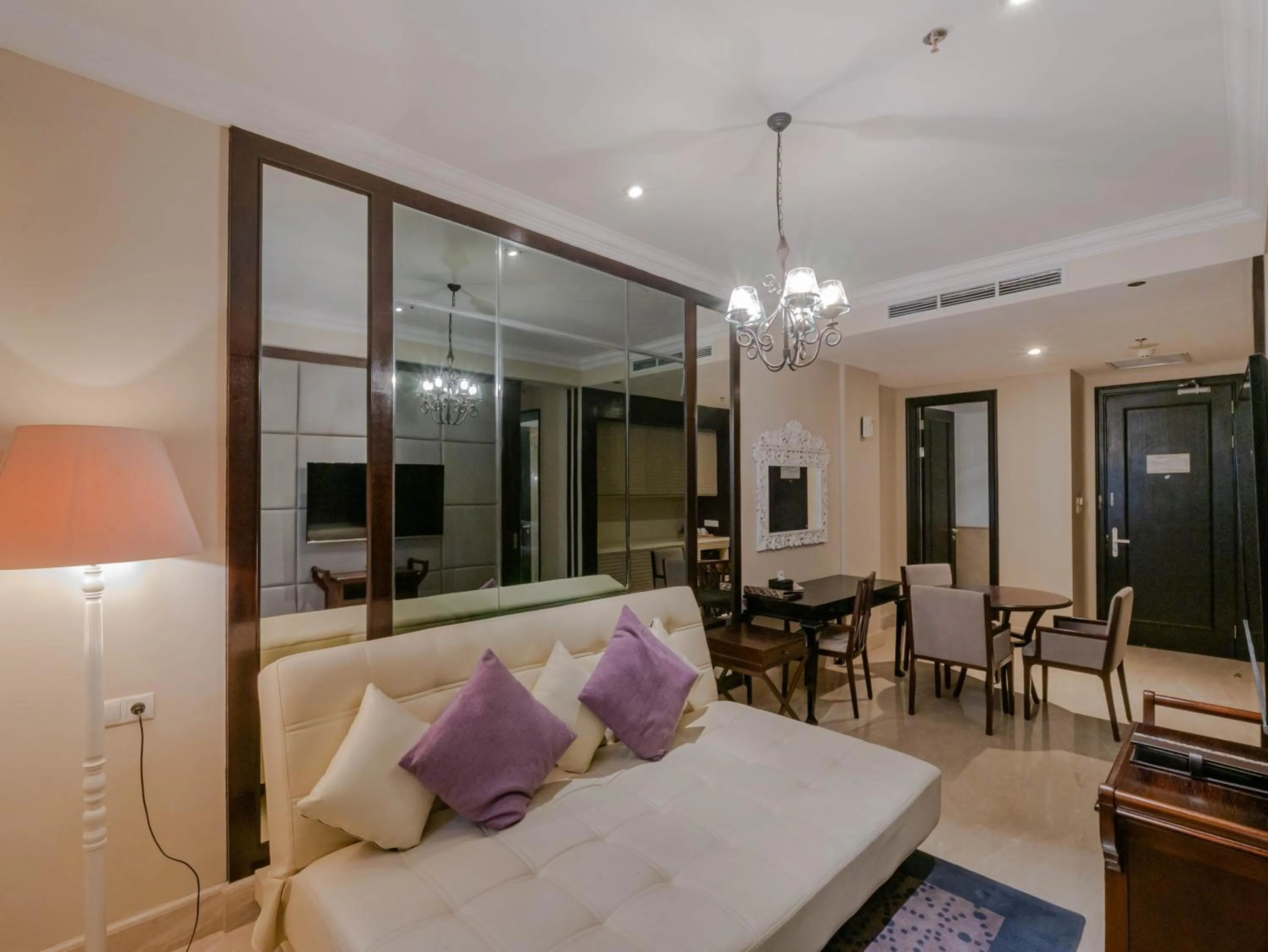 Living room, Bed in Jambuluwuk Oceano Seminyak Hotel