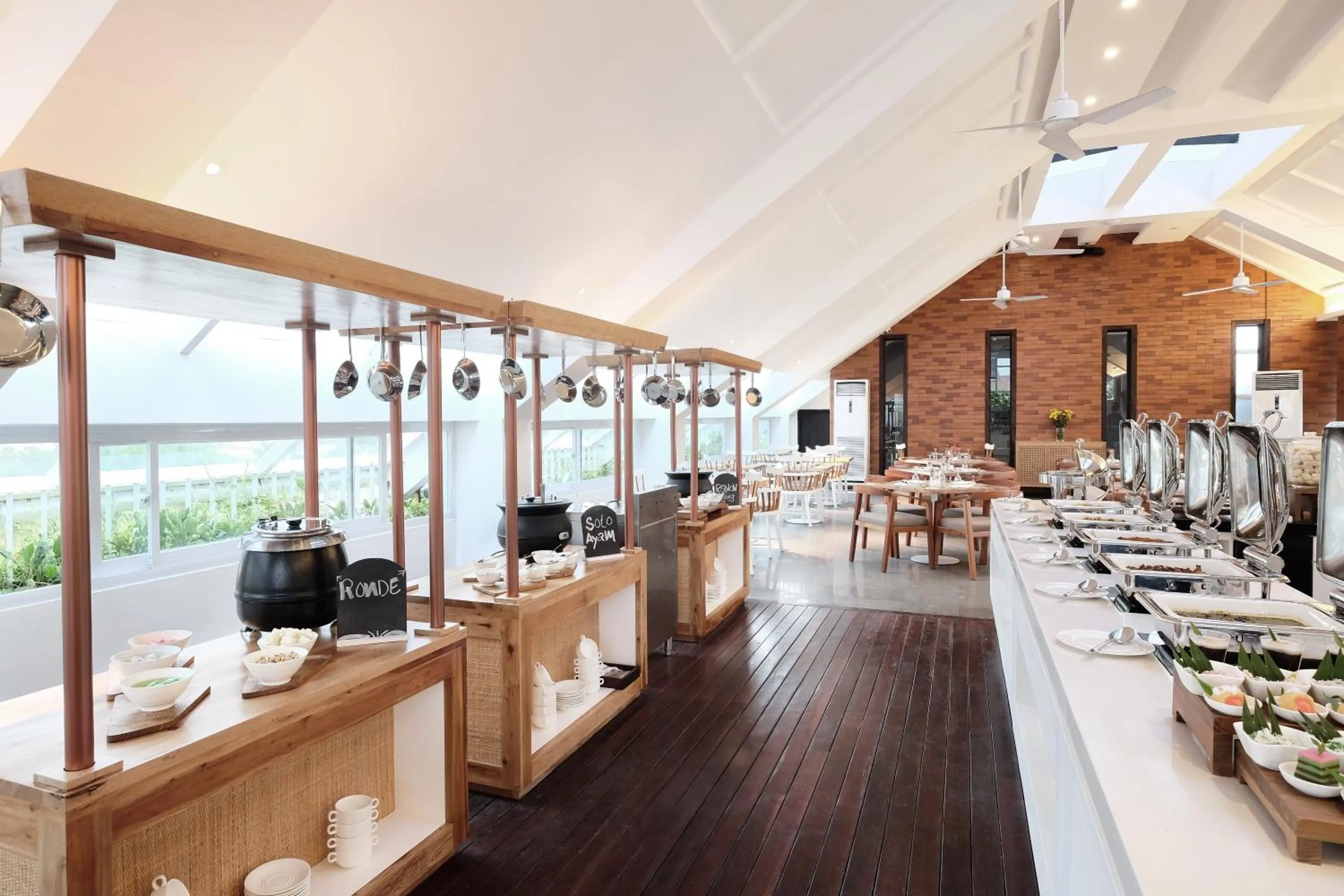 Restaurant/places to eat in Jambuluwuk Oceano Seminyak Hotel