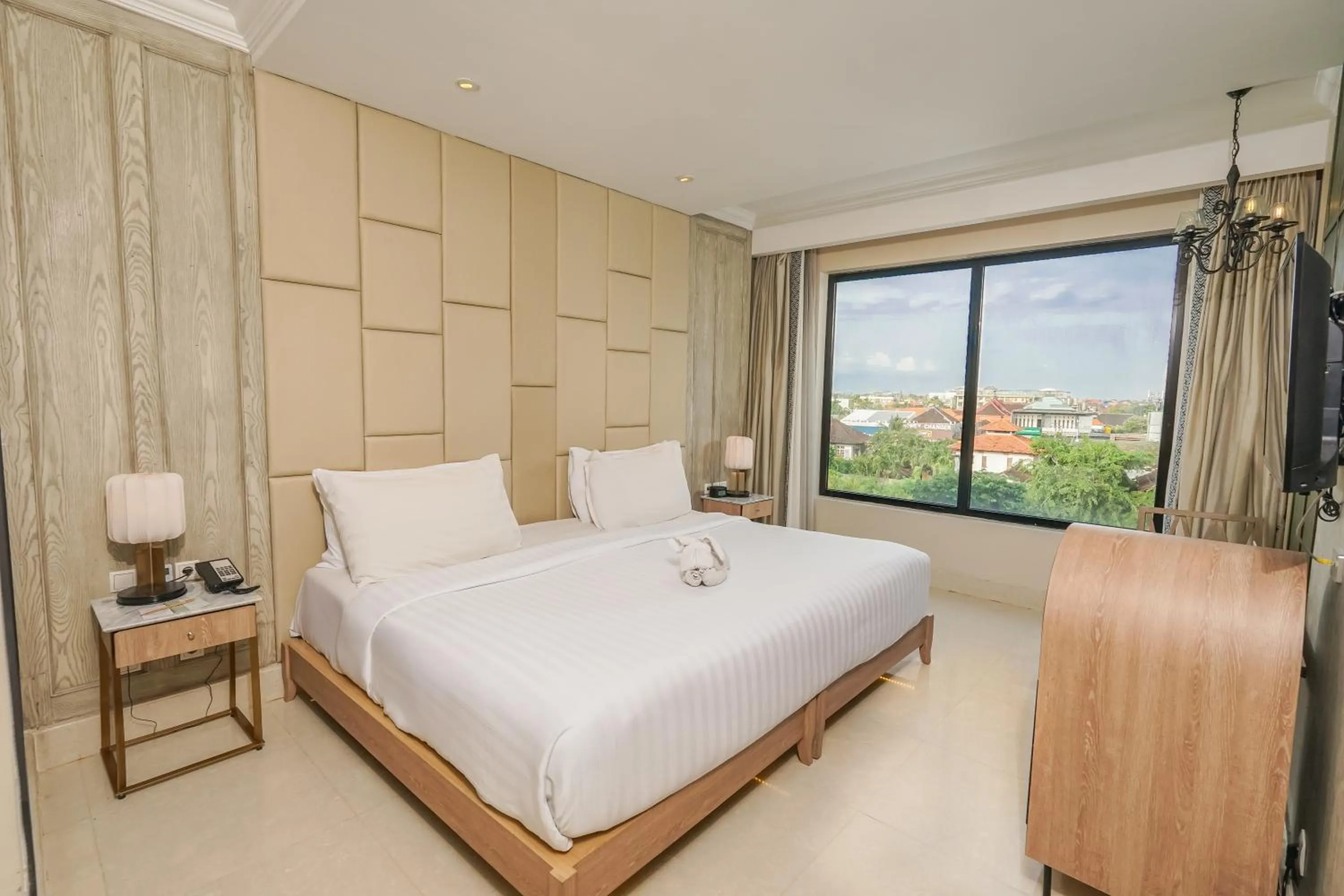 Bedroom, Bed in Jambuluwuk Oceano Seminyak Hotel