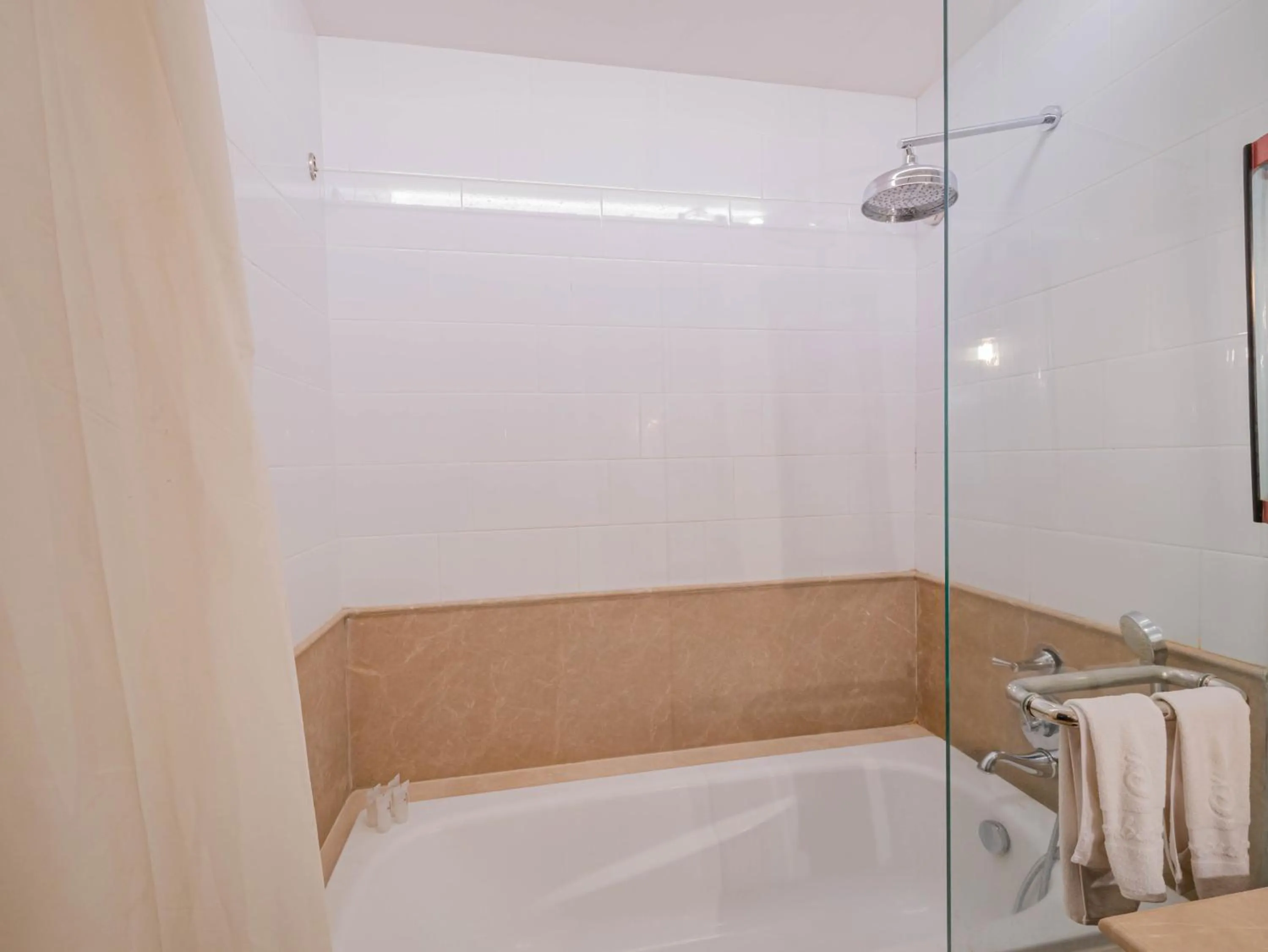 Bathroom in Jambuluwuk Oceano Seminyak Hotel