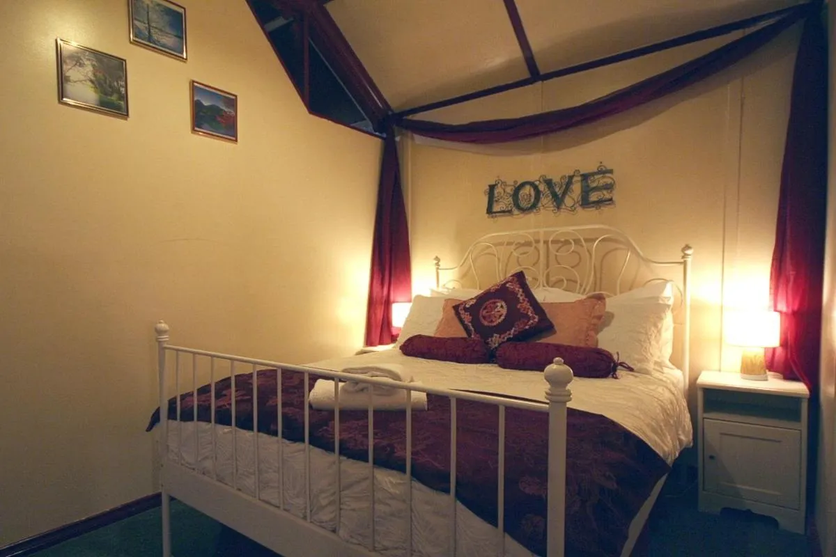 Bedroom, Bed in Lotus Lodges