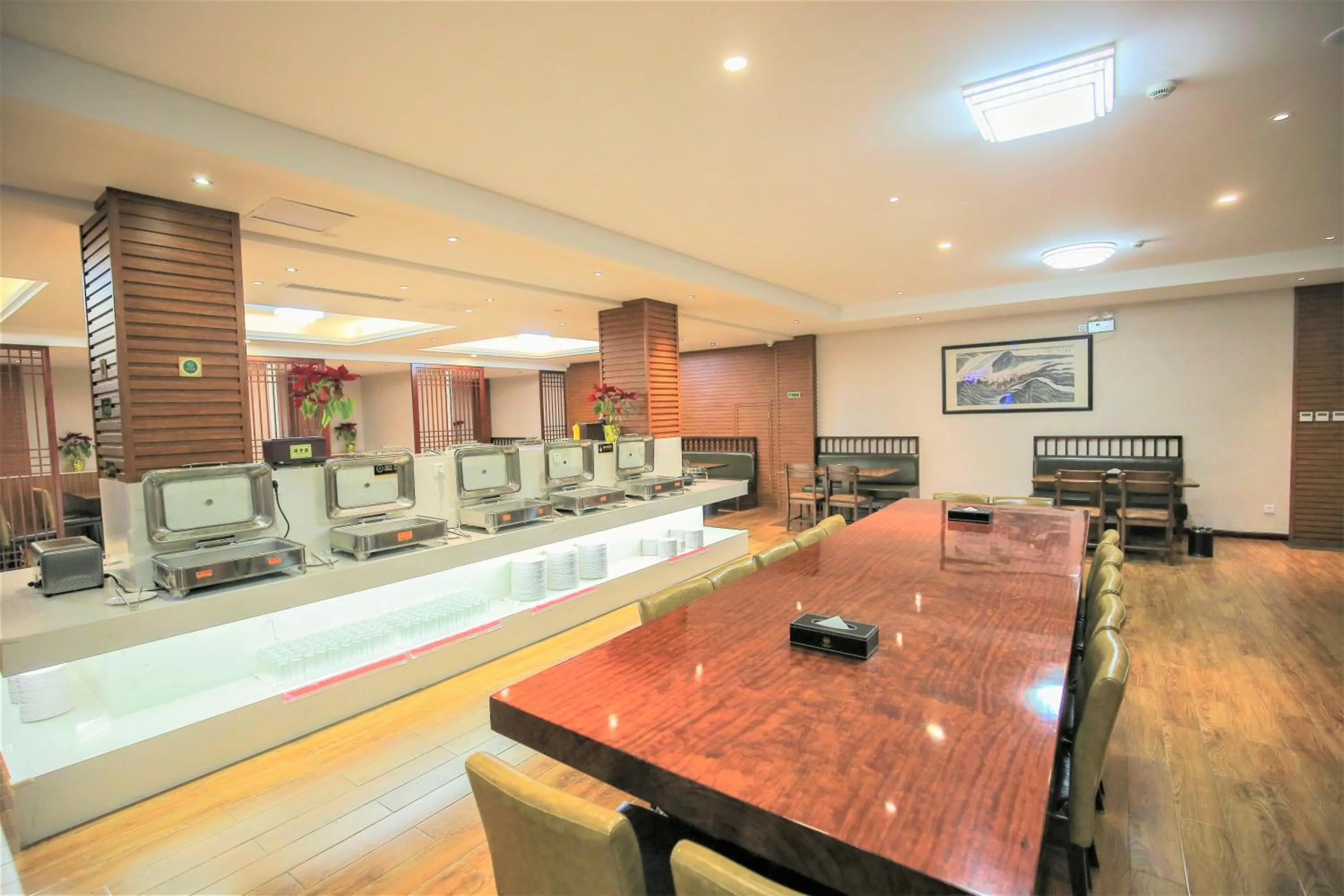 Restaurant/places to eat in New Knight Royal Hotel Airport and International Resort