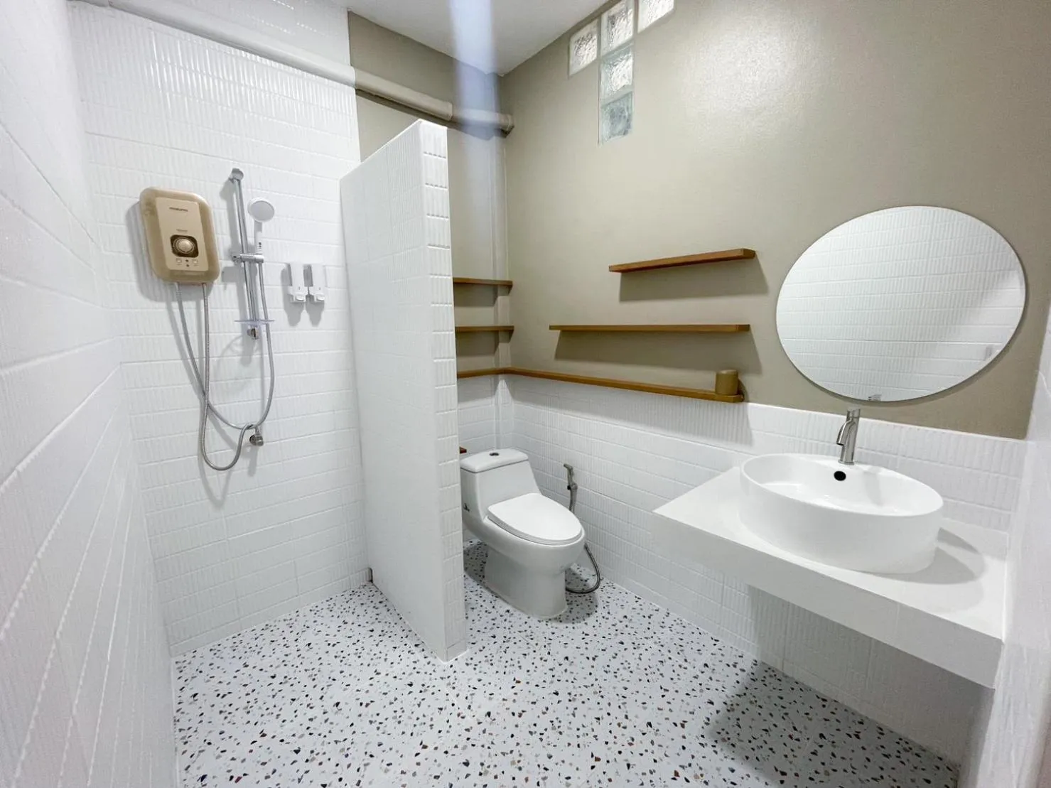 Shower in Dara Homestay