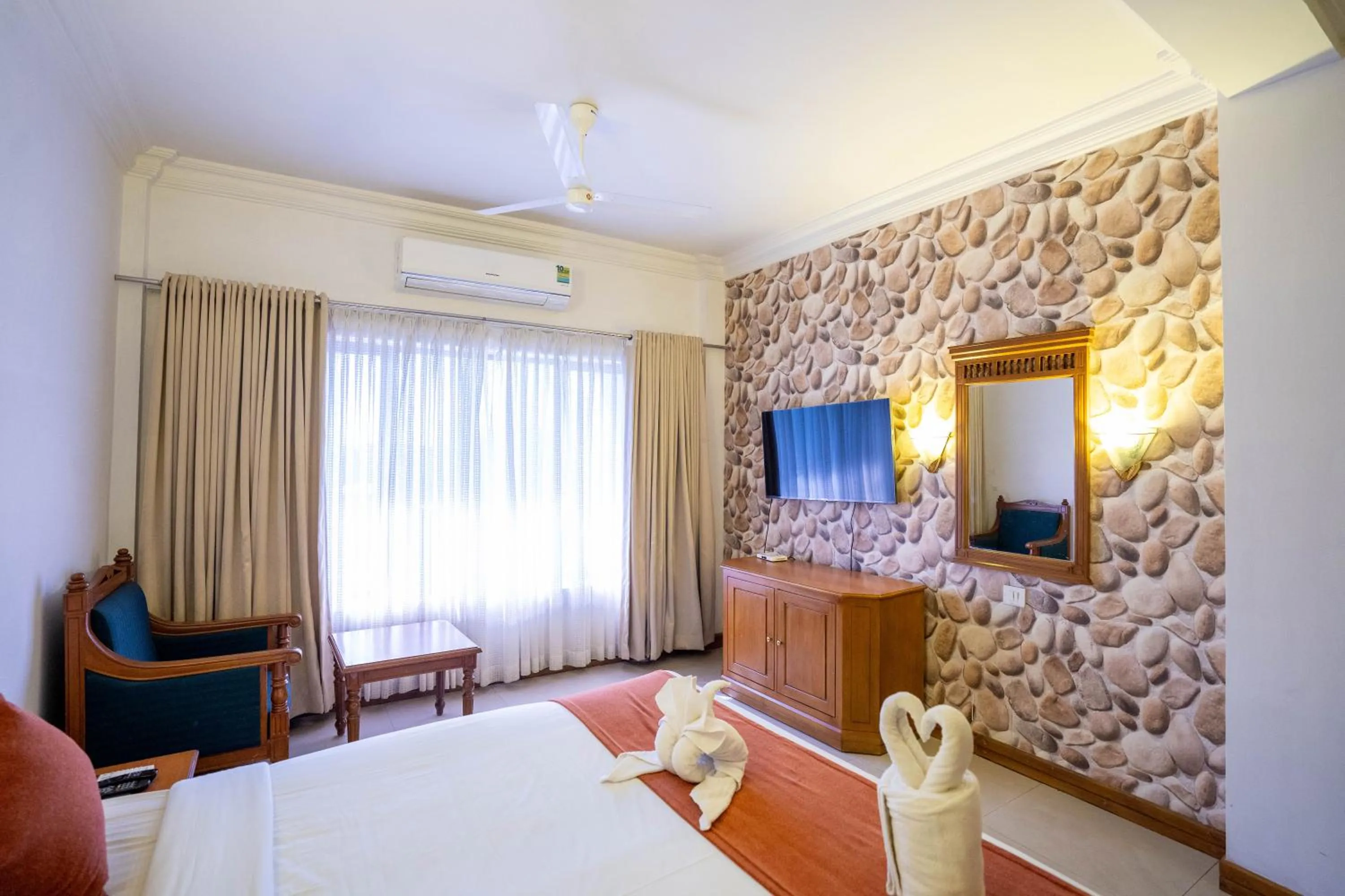 Bedroom, Bed in Casino Hotels Ltd