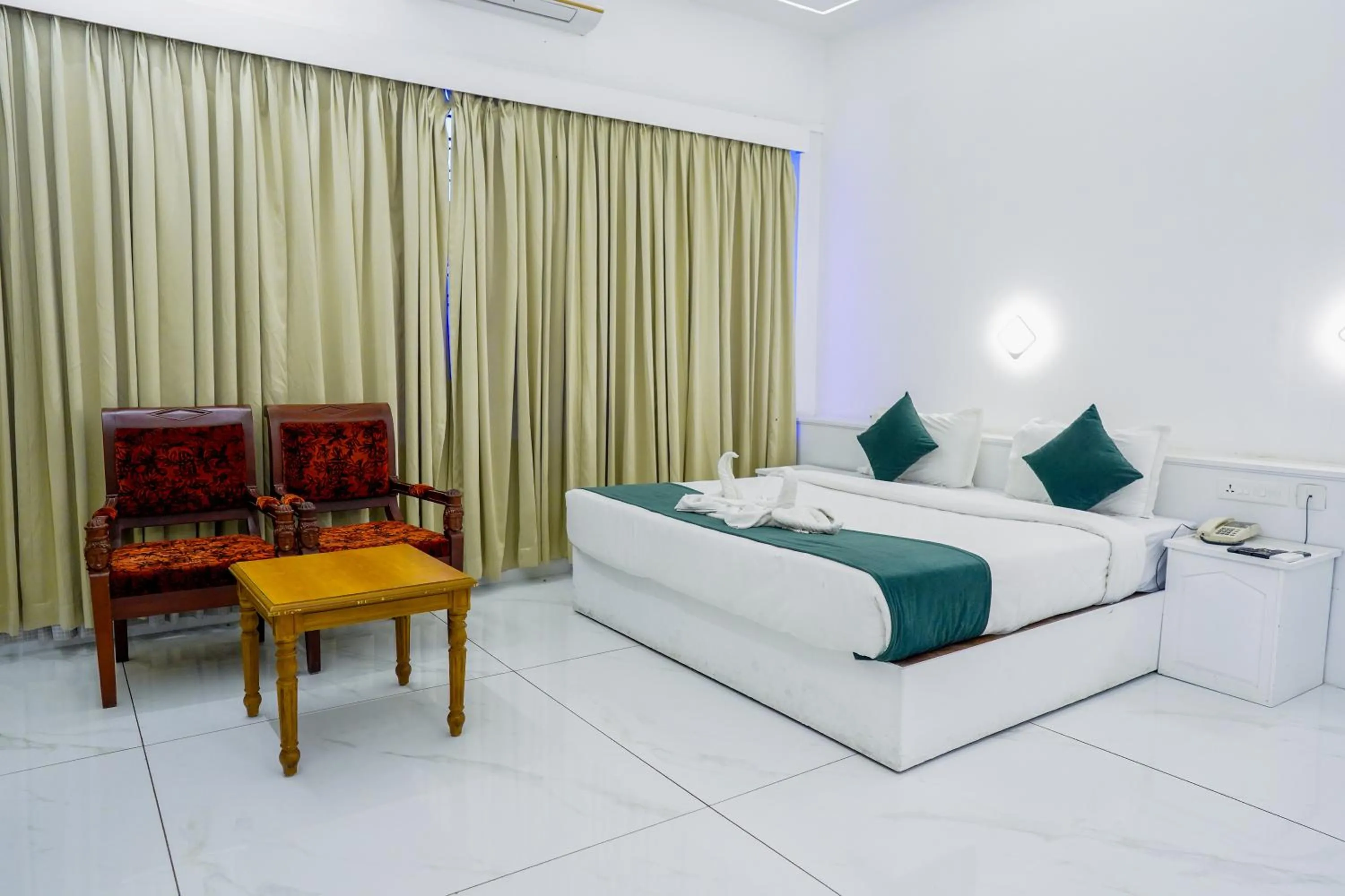 Bedroom, Bed in Casino Hotels Ltd