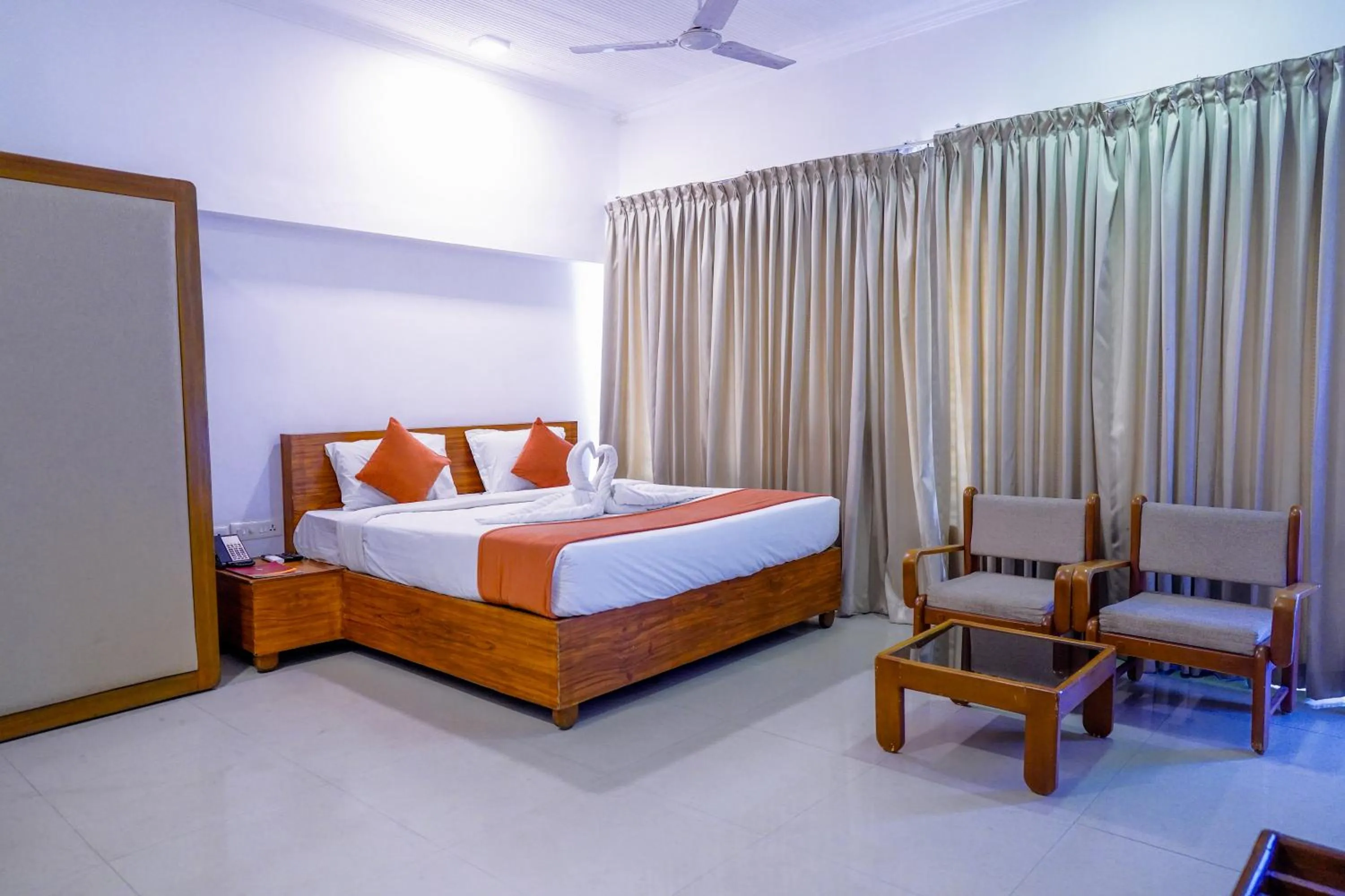 Bedroom, Bed in Casino Hotels Ltd