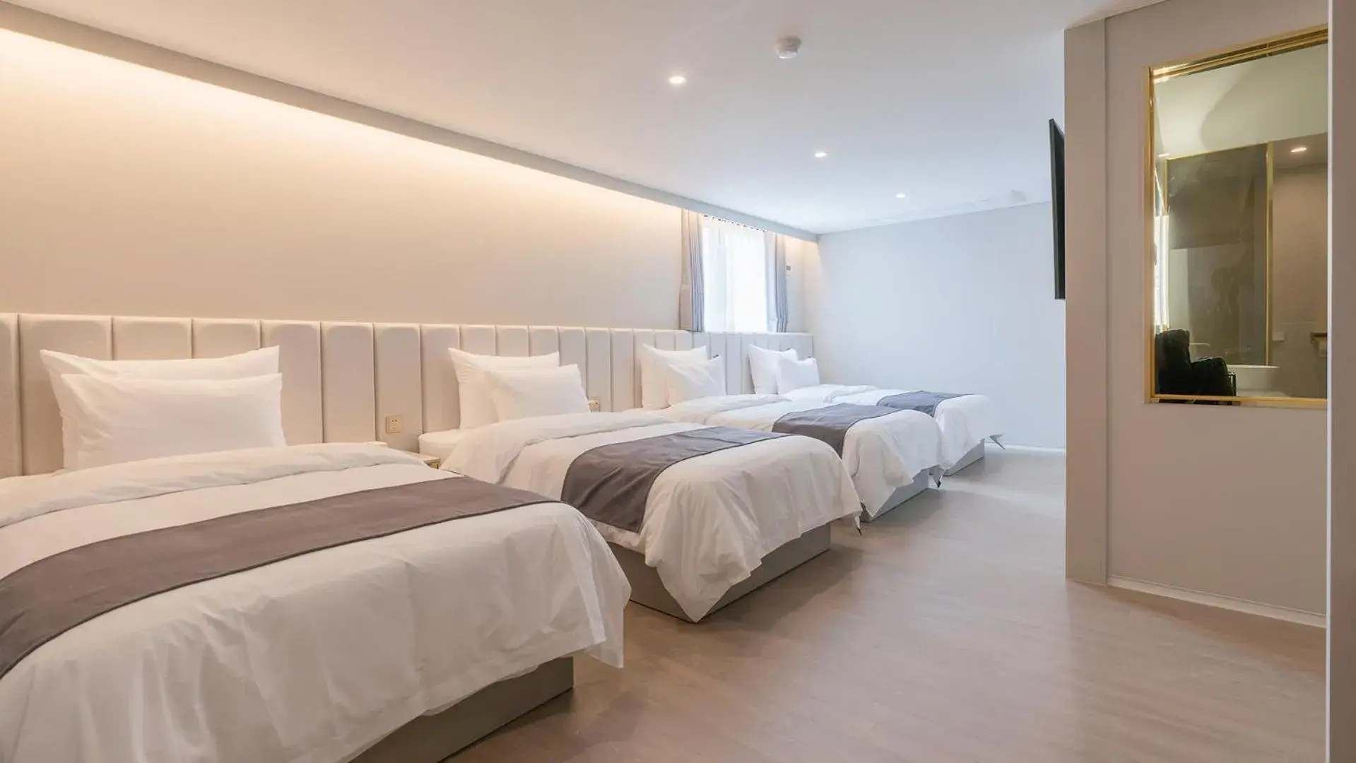 Quadruple Room in Denbasta Central Hotel Seomyeon Quadruple Room in Denbasta Central Hotel Seomyeon