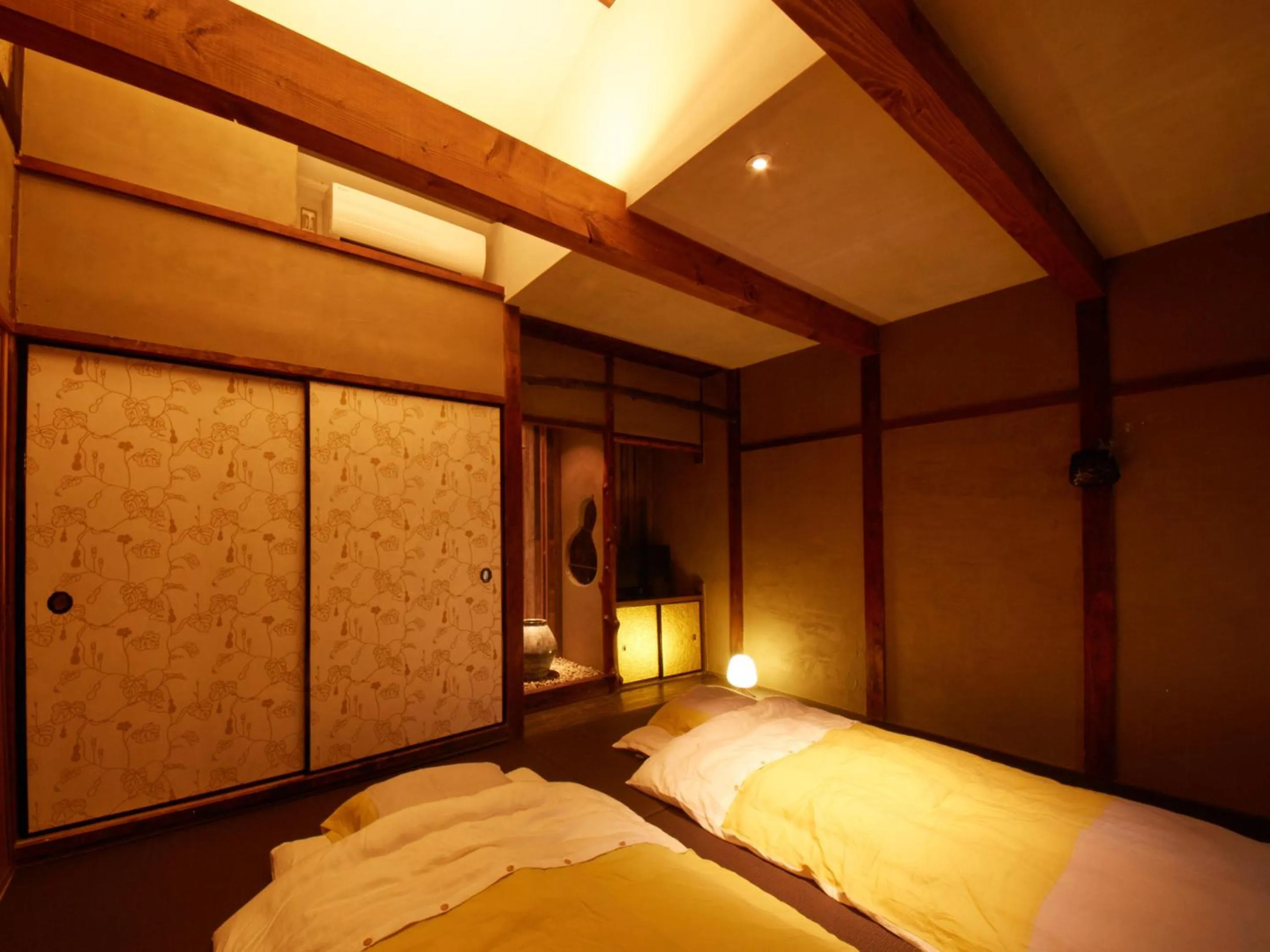 Photo of the whole room, Bed in sakainoma hotel 熊