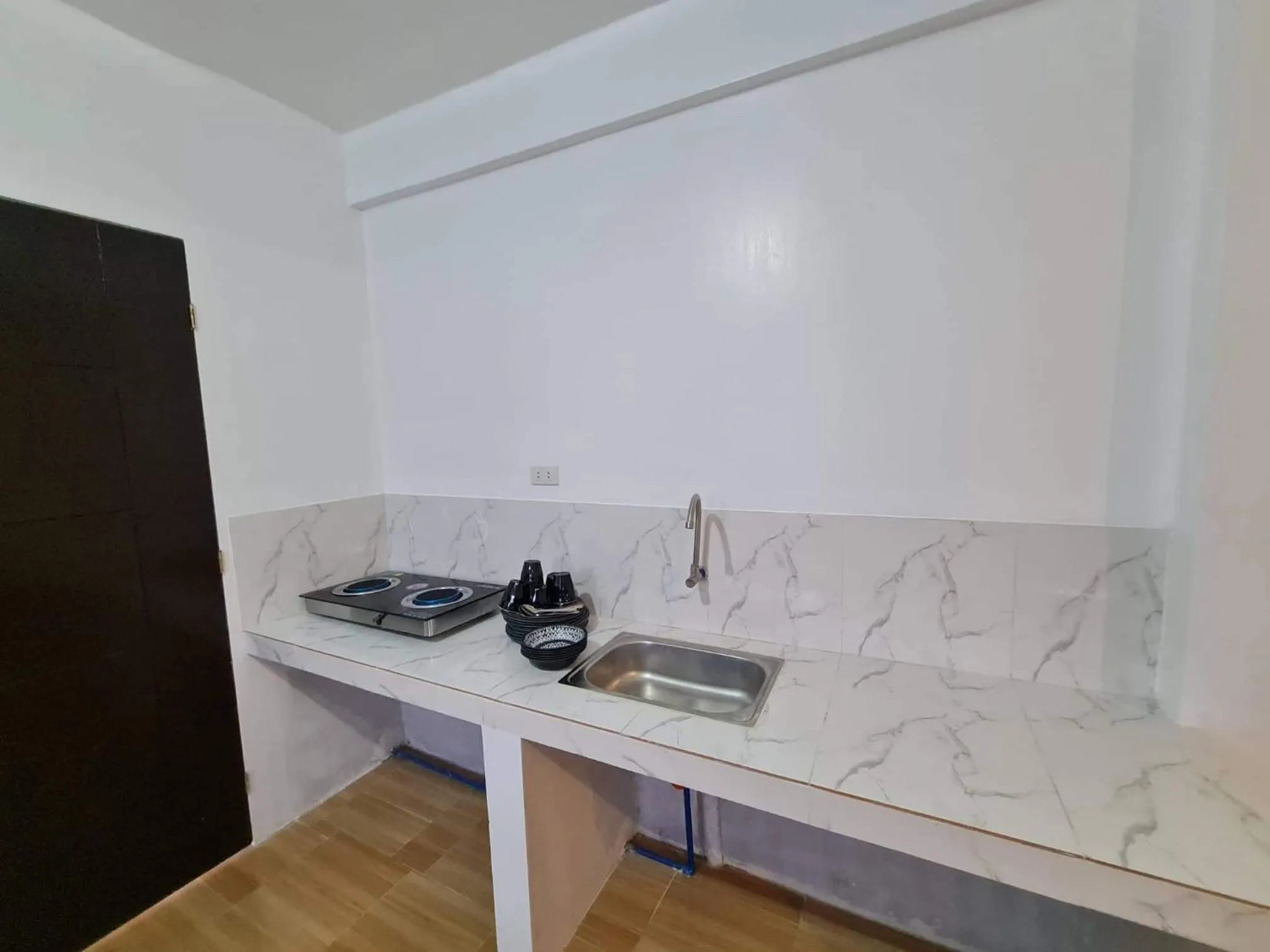 Kitchen or kitchenette in Alona's Traditional Filipino Home near 100 Islands Wharf