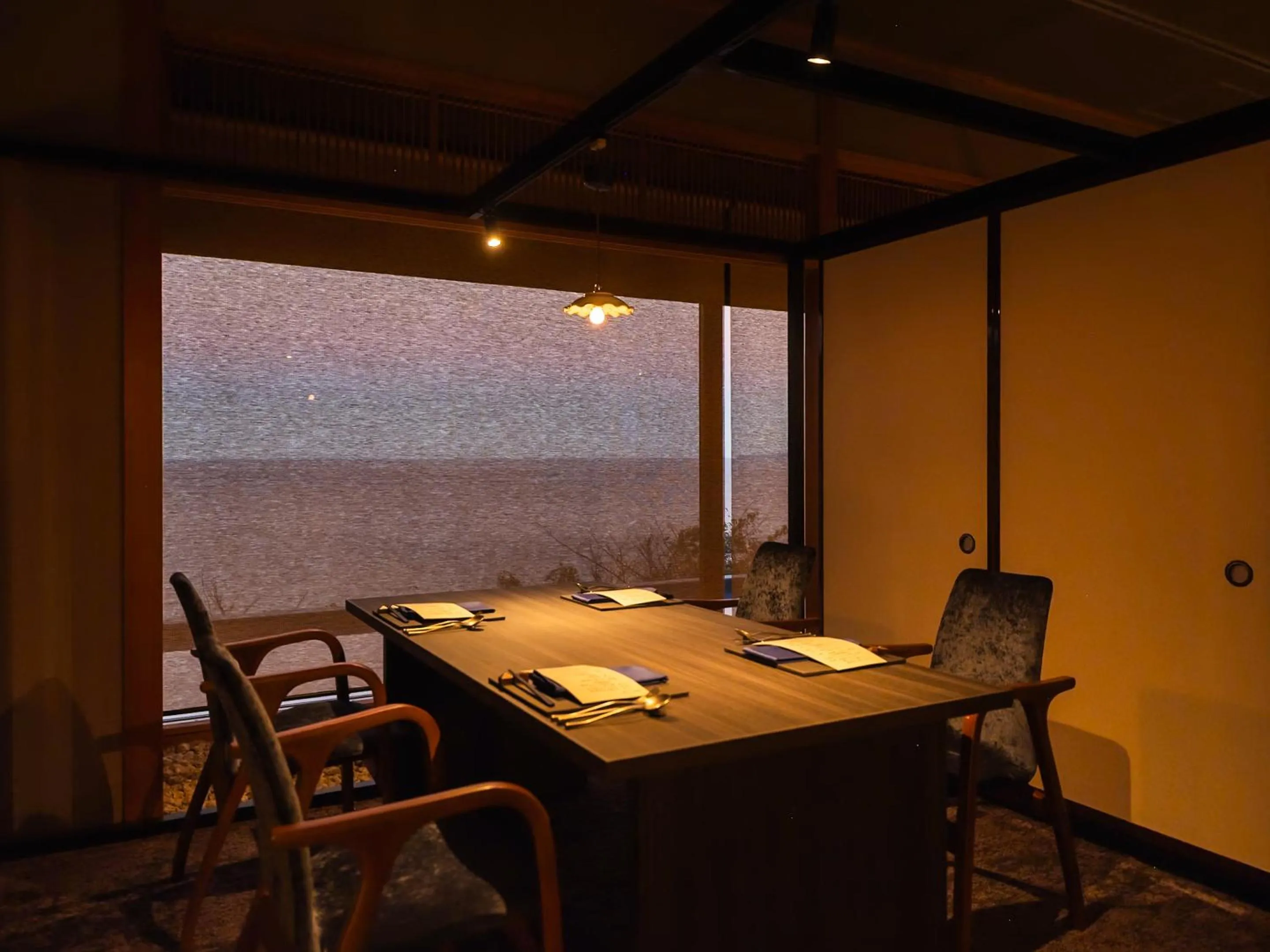 Restaurant/places to eat in IZU RETREAT by Onko Chishin