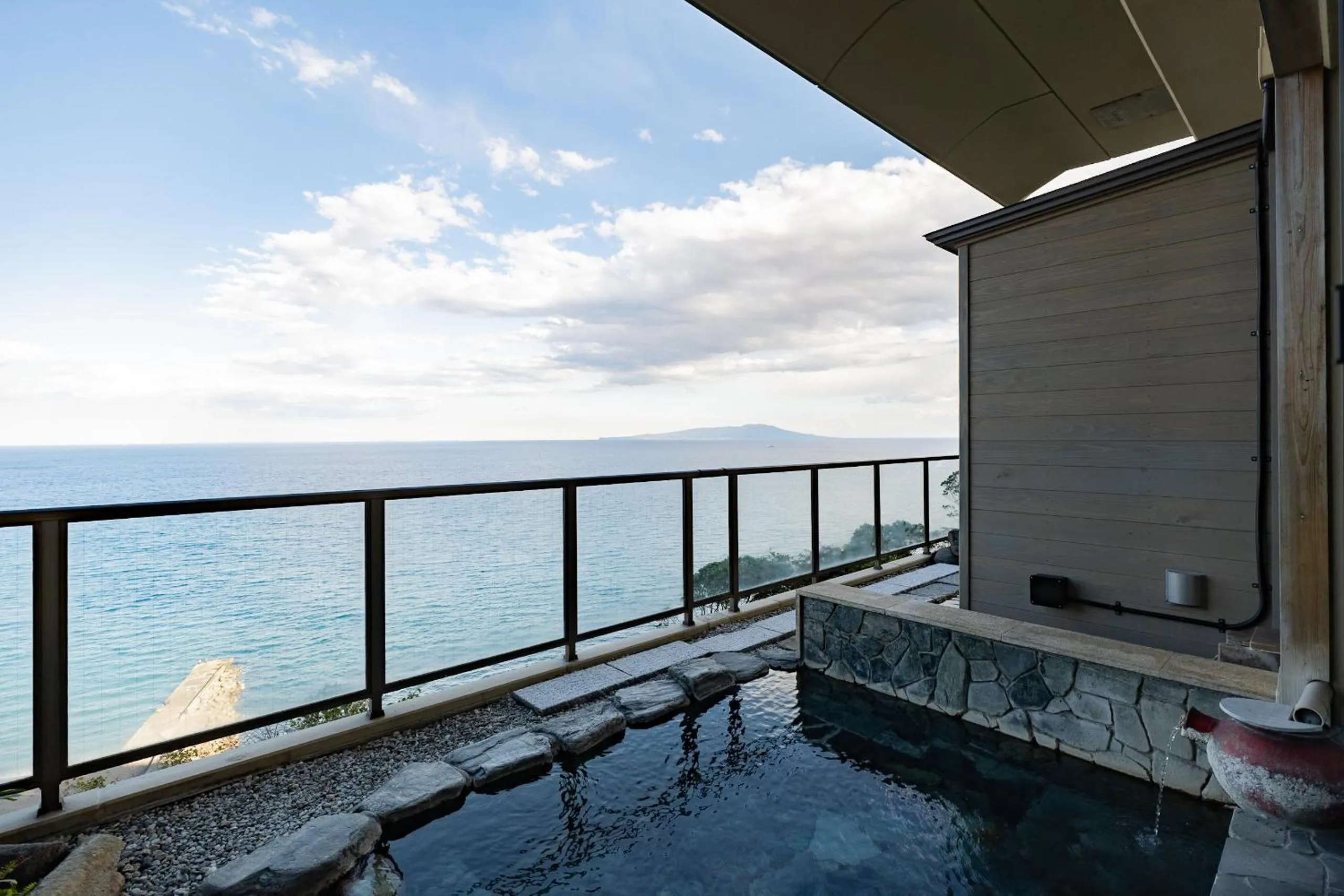 Hot Spring Bath in IZU RETREAT by Onko Chishin