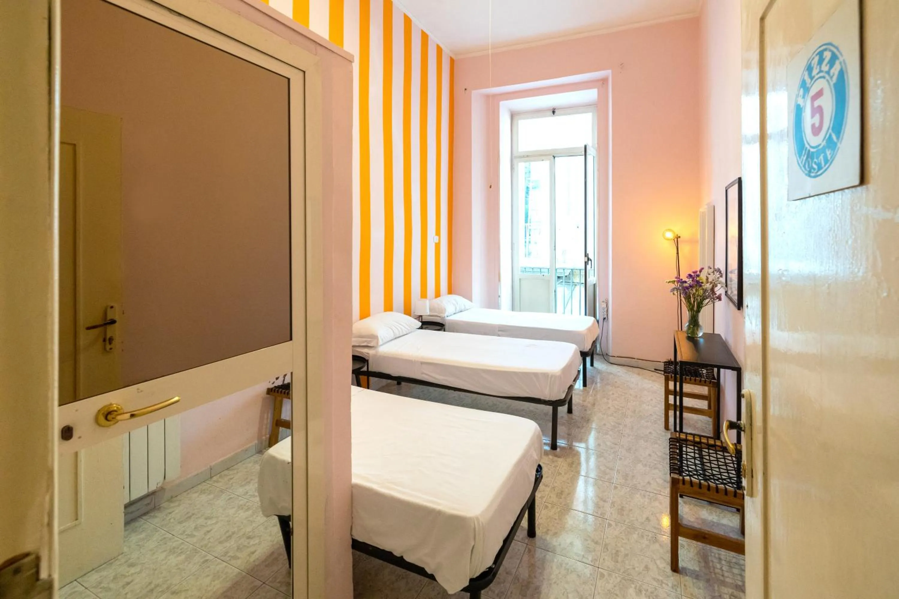 Bed in Naples Pizza Hostel