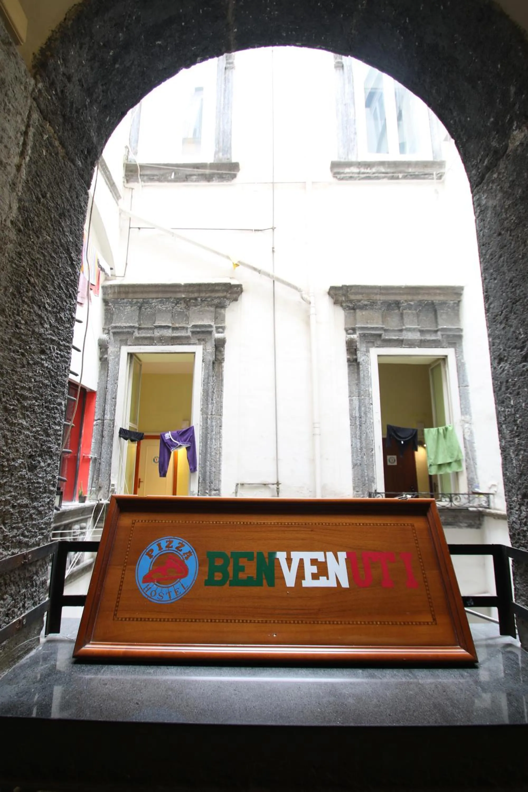 Communal lounge/ TV room in Naples Pizza Hostel