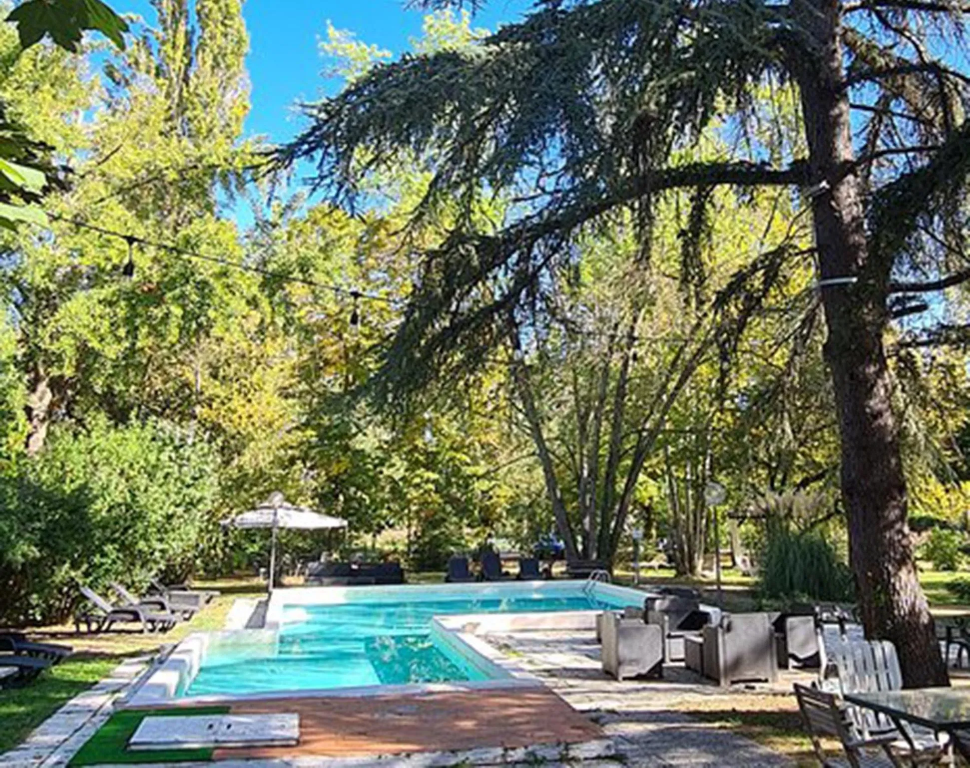 Swimming pool in Bresbot B&B