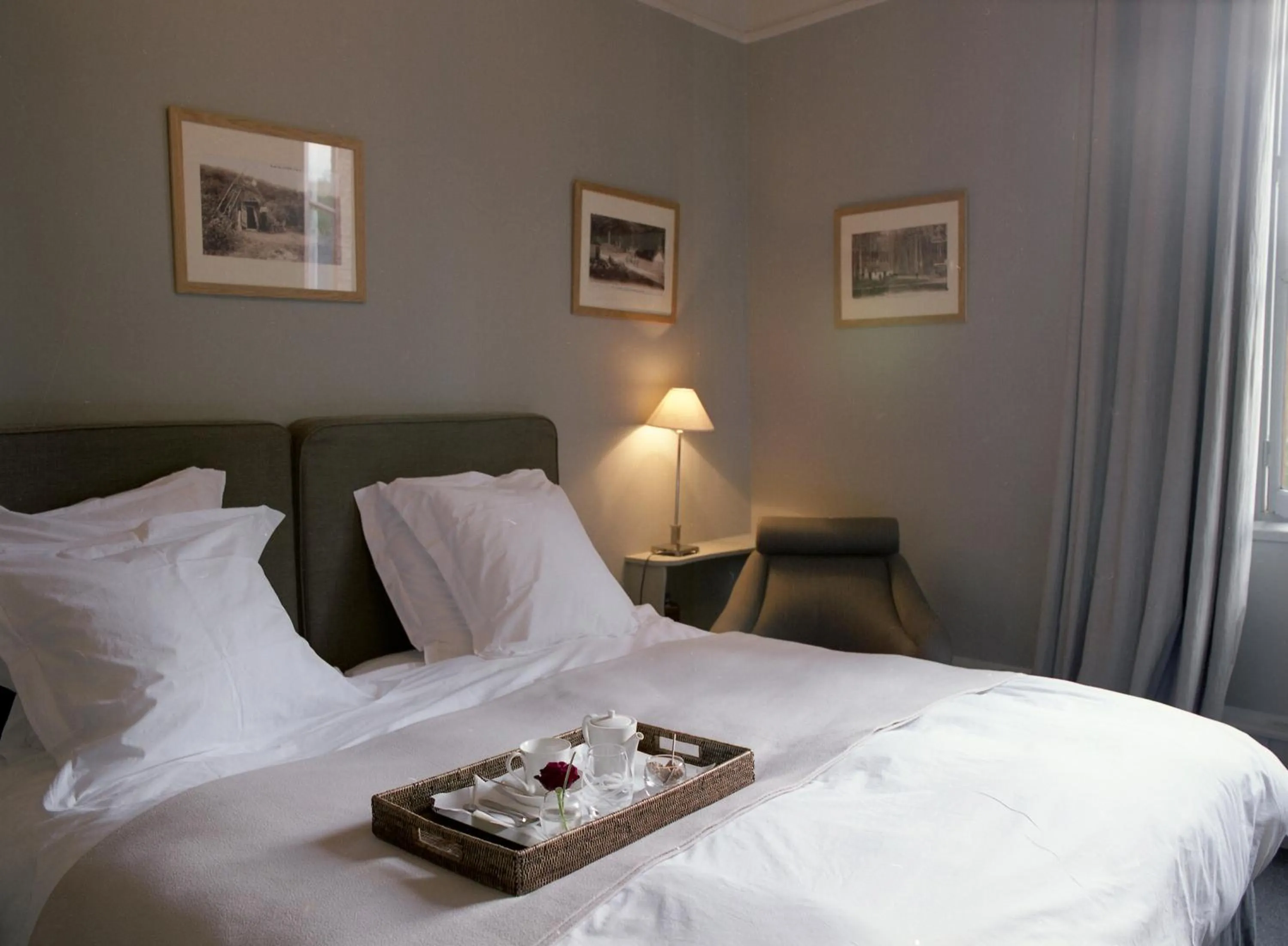 Bed in Hôtel La Licorne & Spa