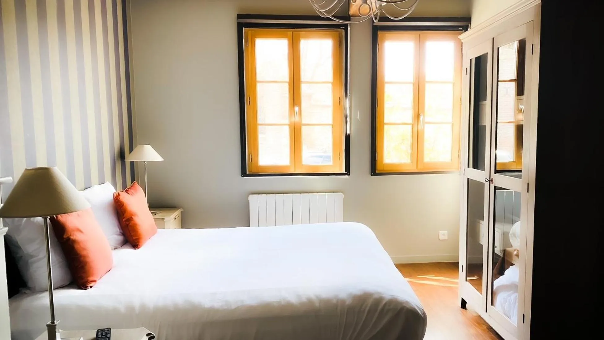 Bed in Hôtel La Licorne & Spa