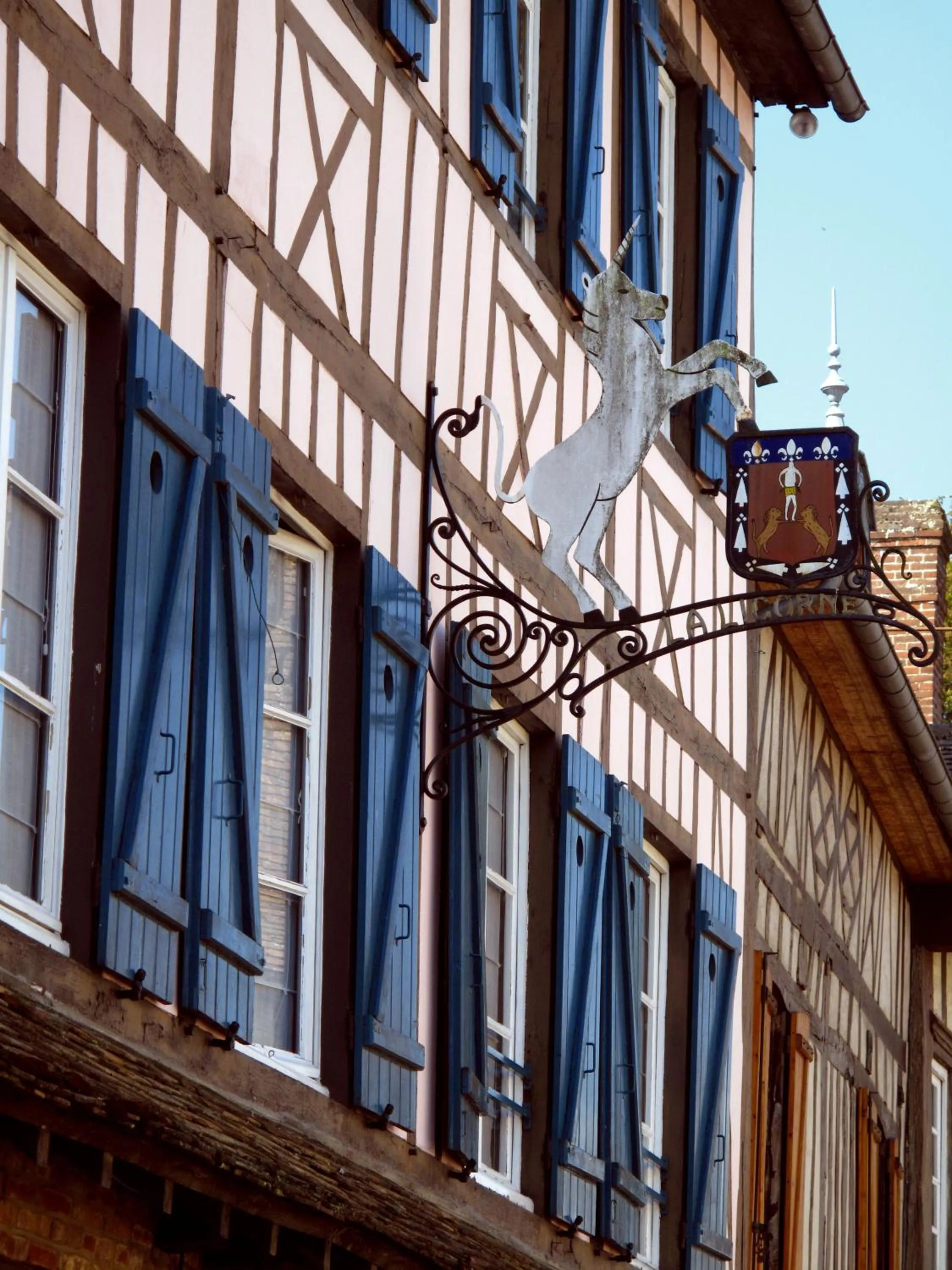 Facade/entrance in Hôtel La Licorne & Spa