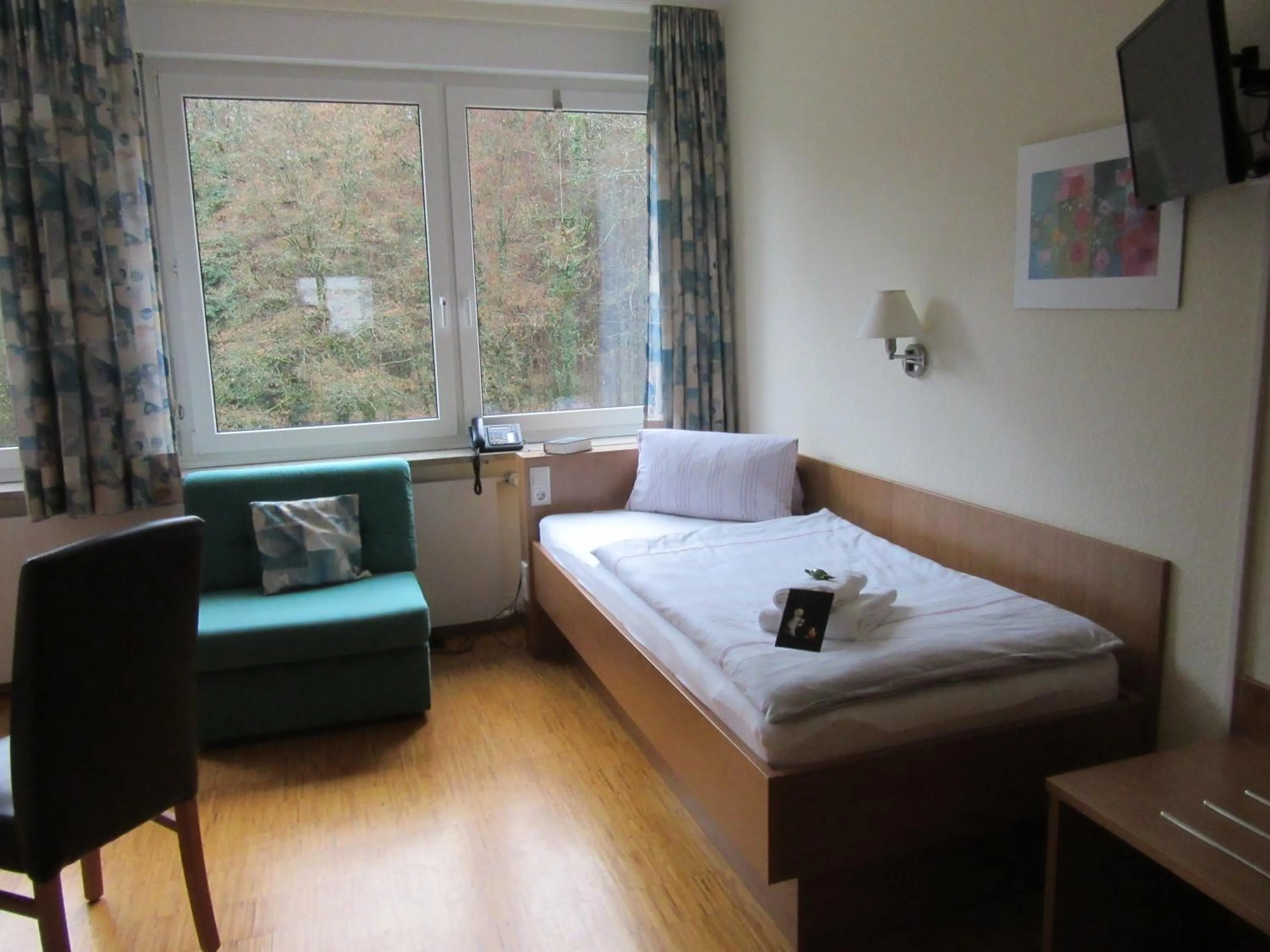 Photo of the whole room, Bed in Das Gästehaus Puschendorf