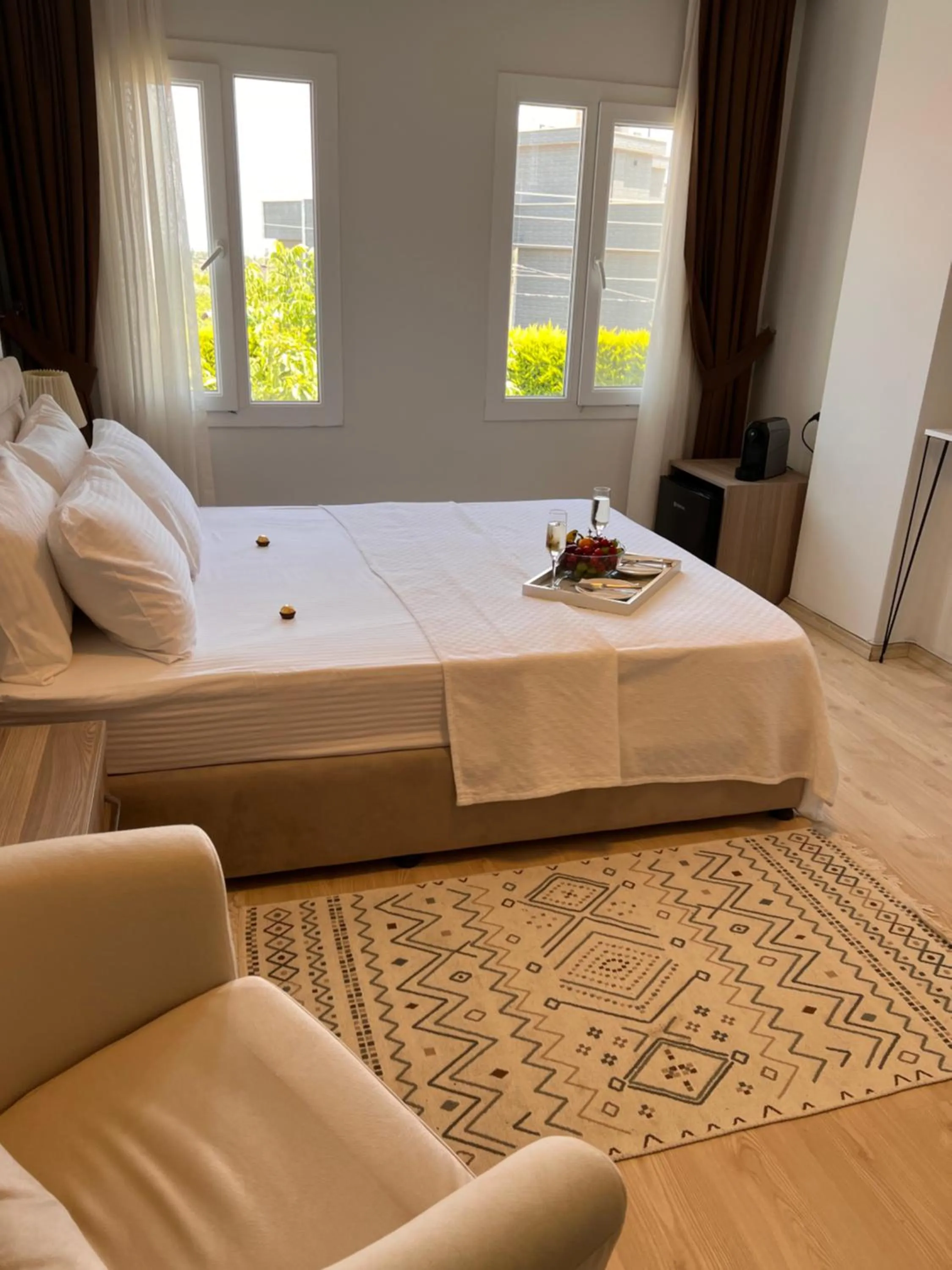 Bedroom, Bed in B. Equine Range Hotel