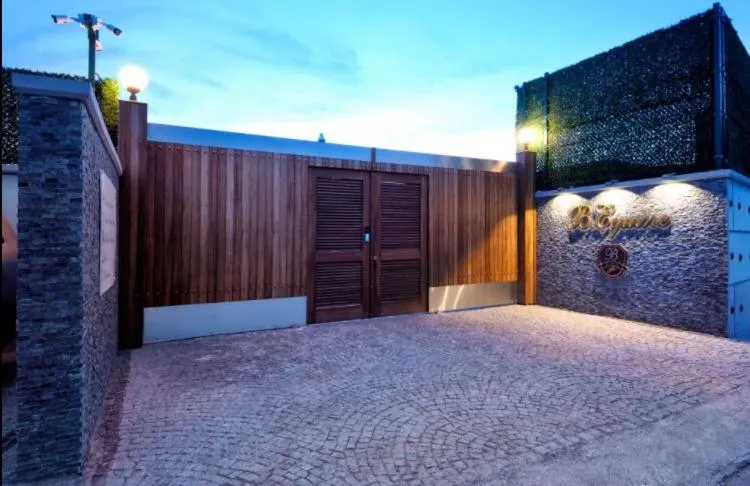 Facade/entrance in B. Equine Range Hotel