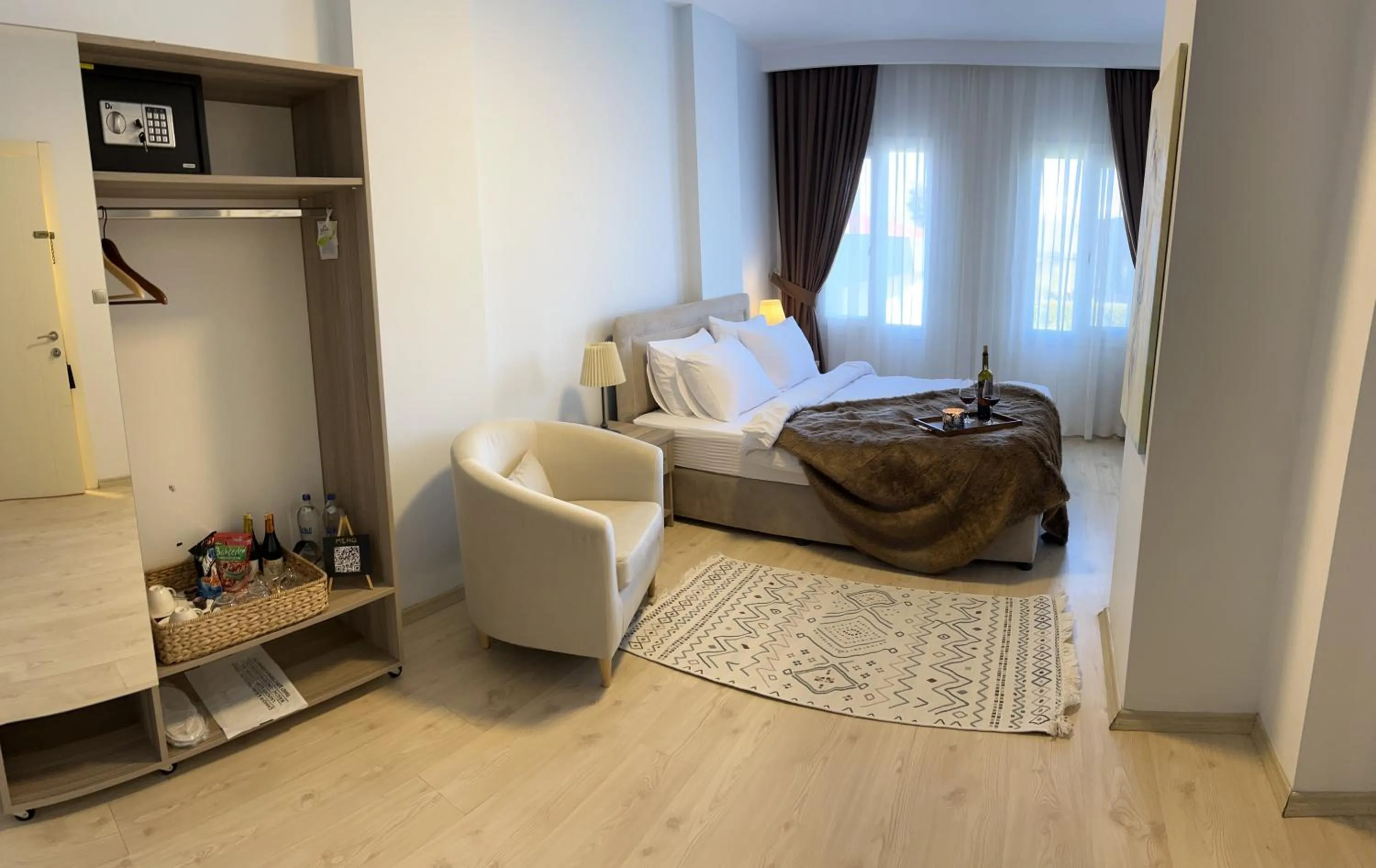 B. Equine Range Hotel