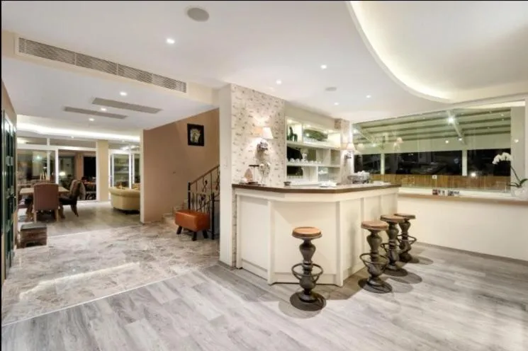 Drinks in B. Equine Range Hotel