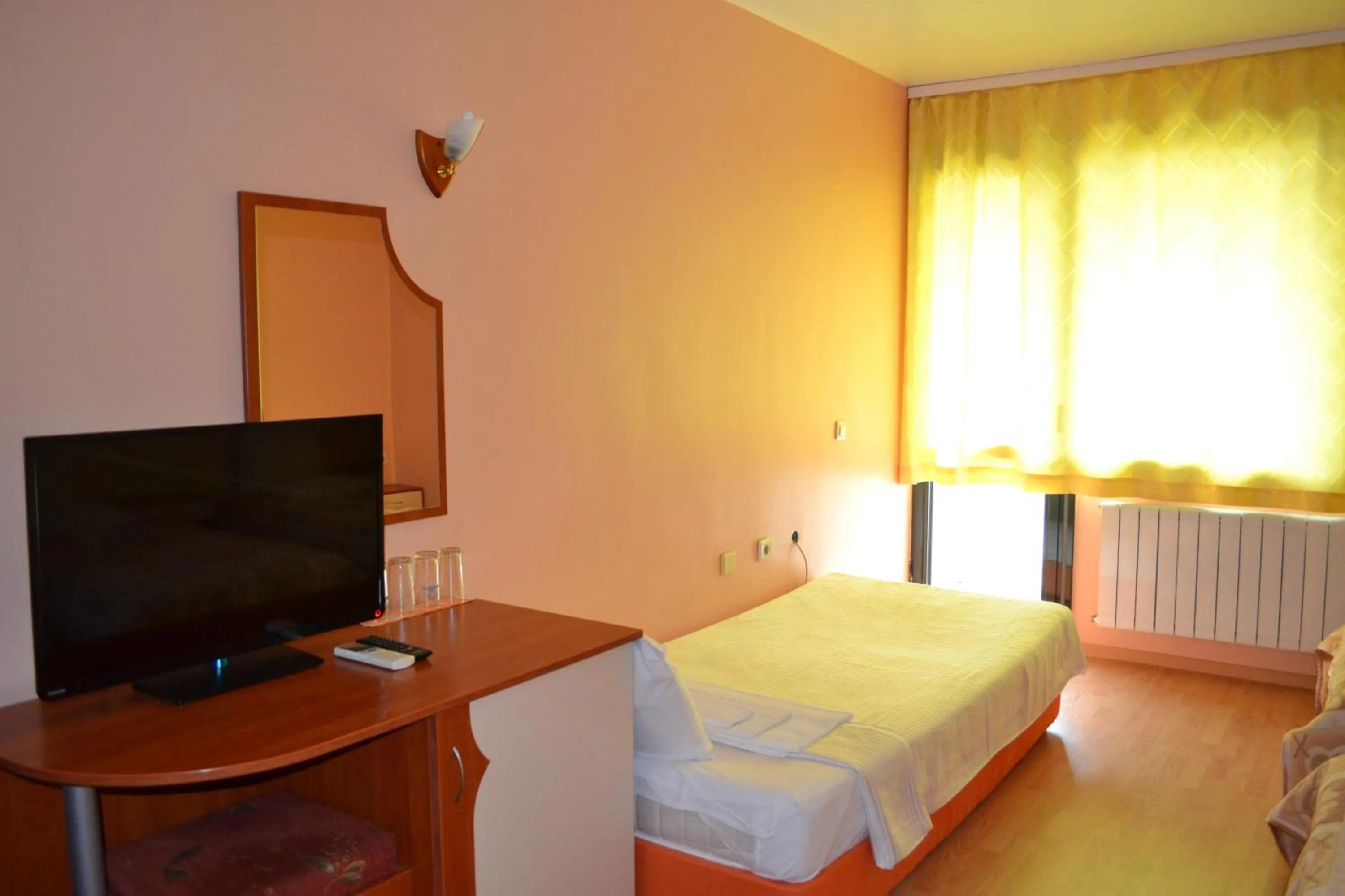 Photo of the whole room, Bed in Hotel Perla