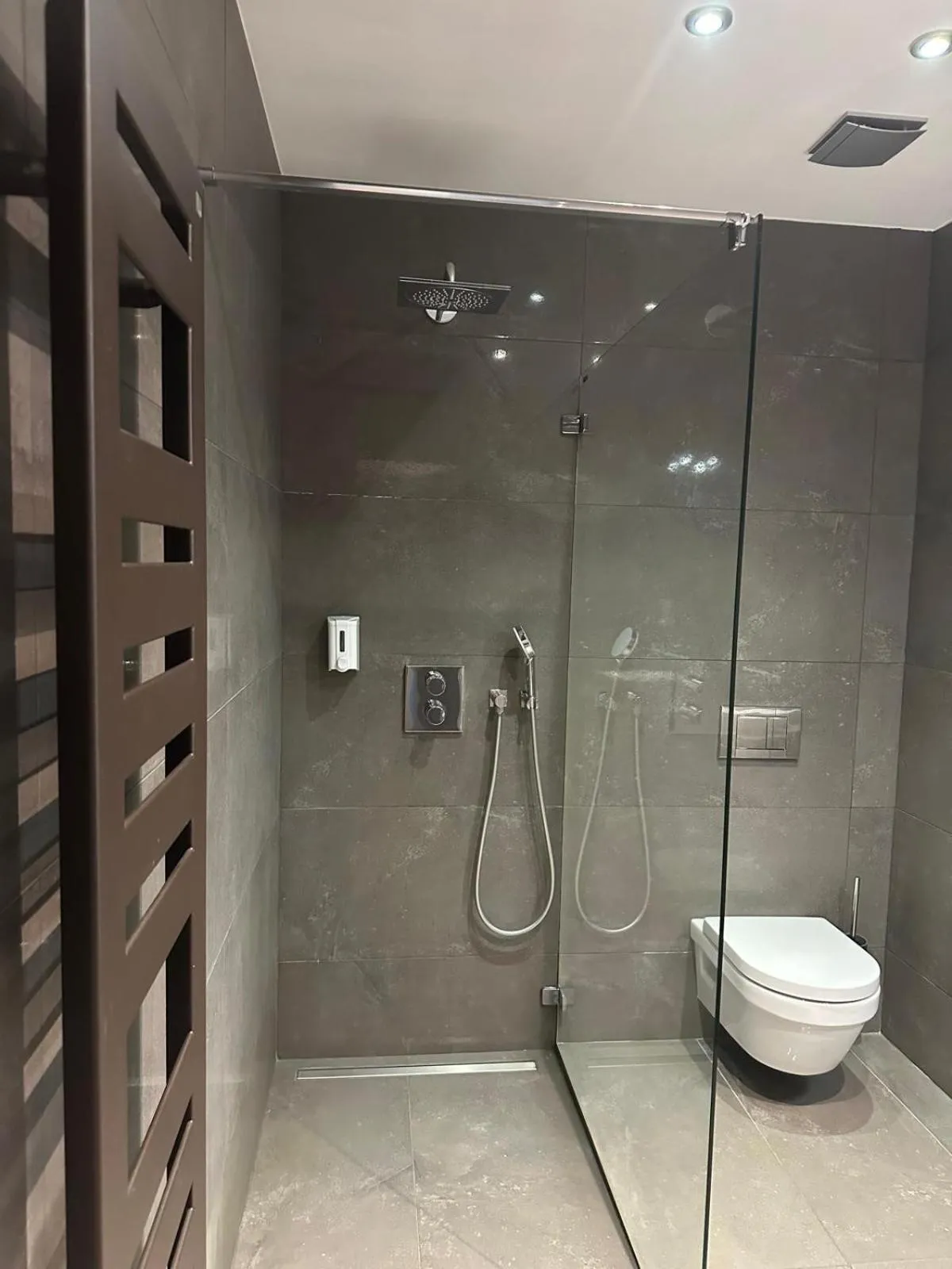 Shower in Hotel Agenda Louise