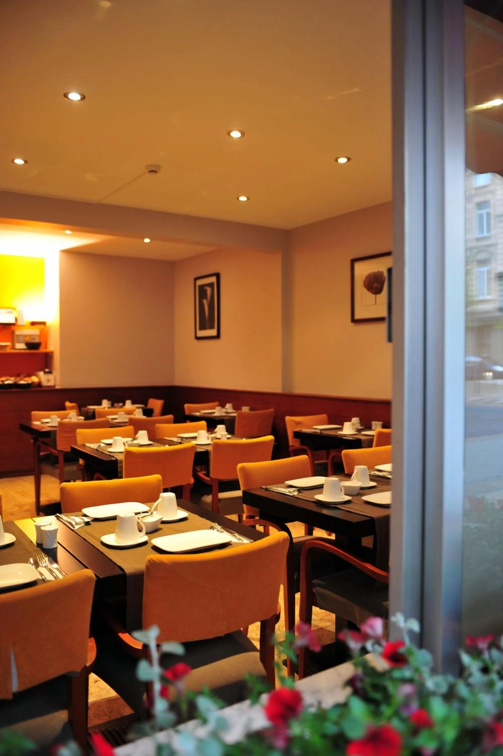 Restaurant/places to eat in Hotel Agenda Louise