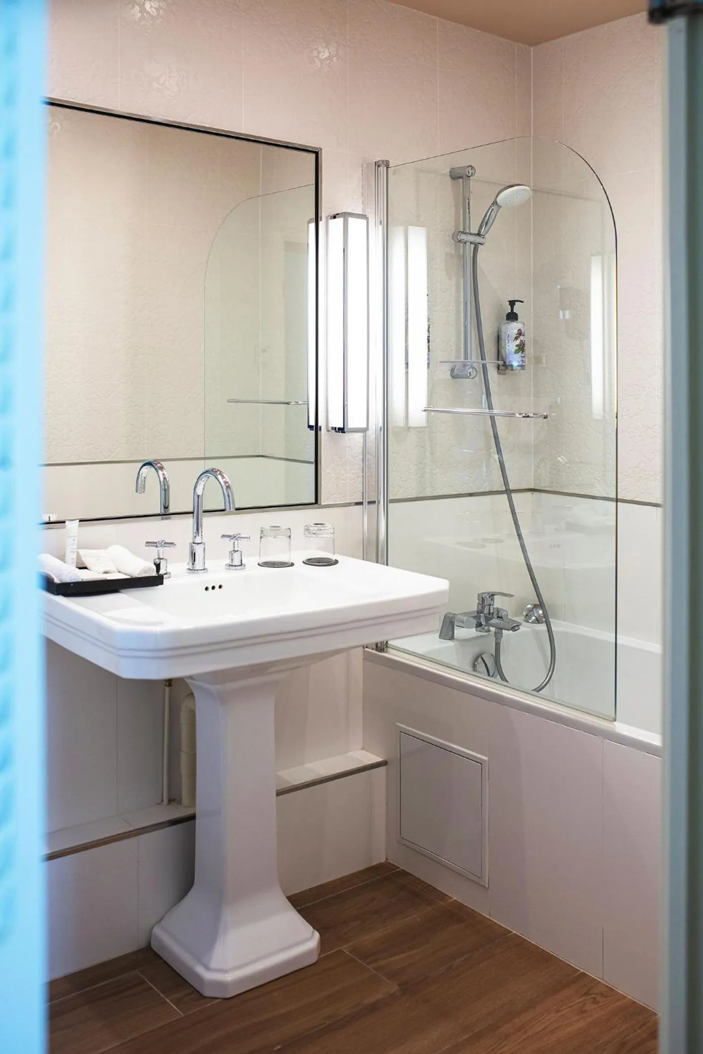 Bathroom in Hotel & Spa Le Grand Monarque, BW Premier Collection