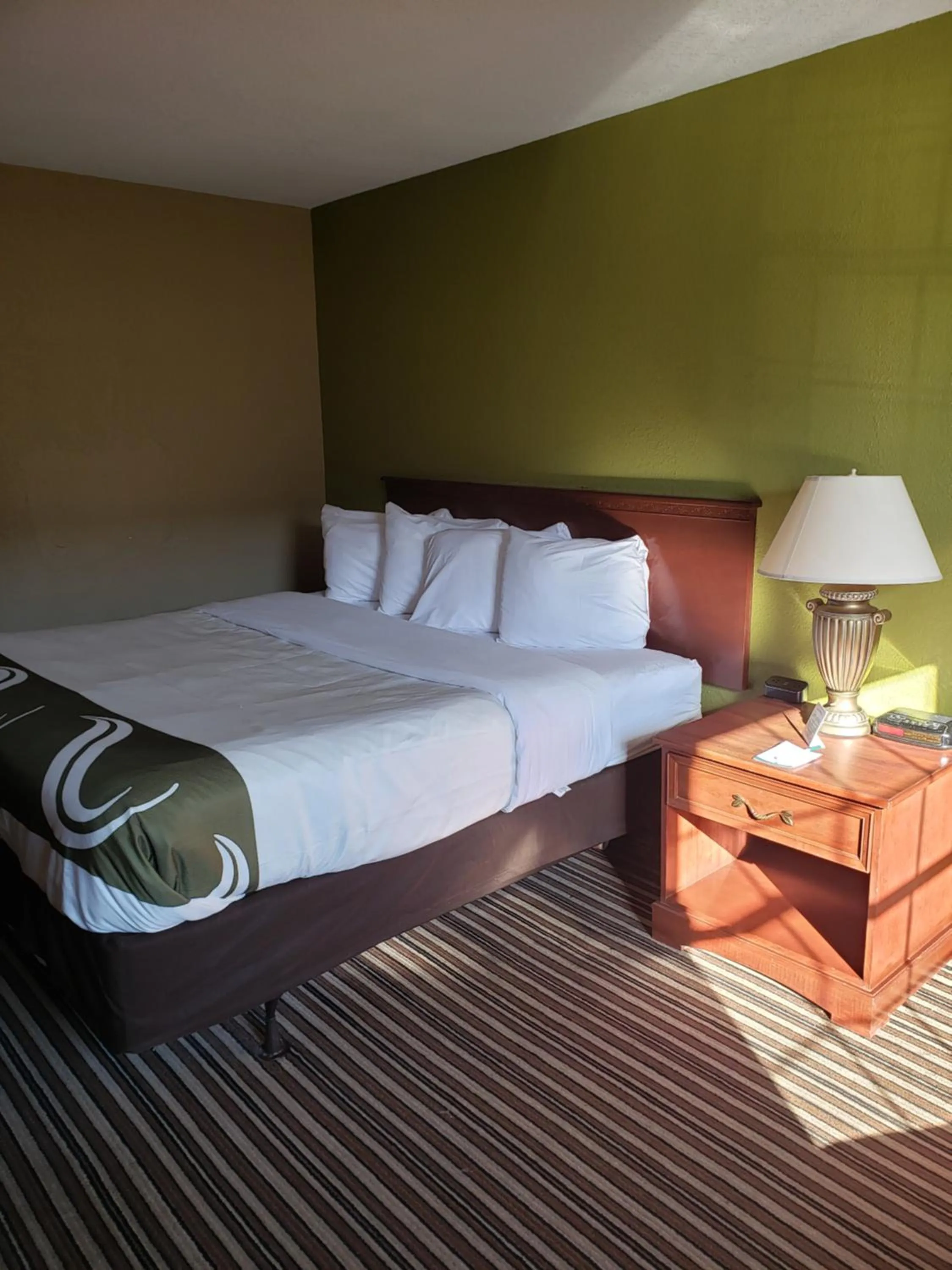 Bed in Quality Inn & Suites Columbia I-70