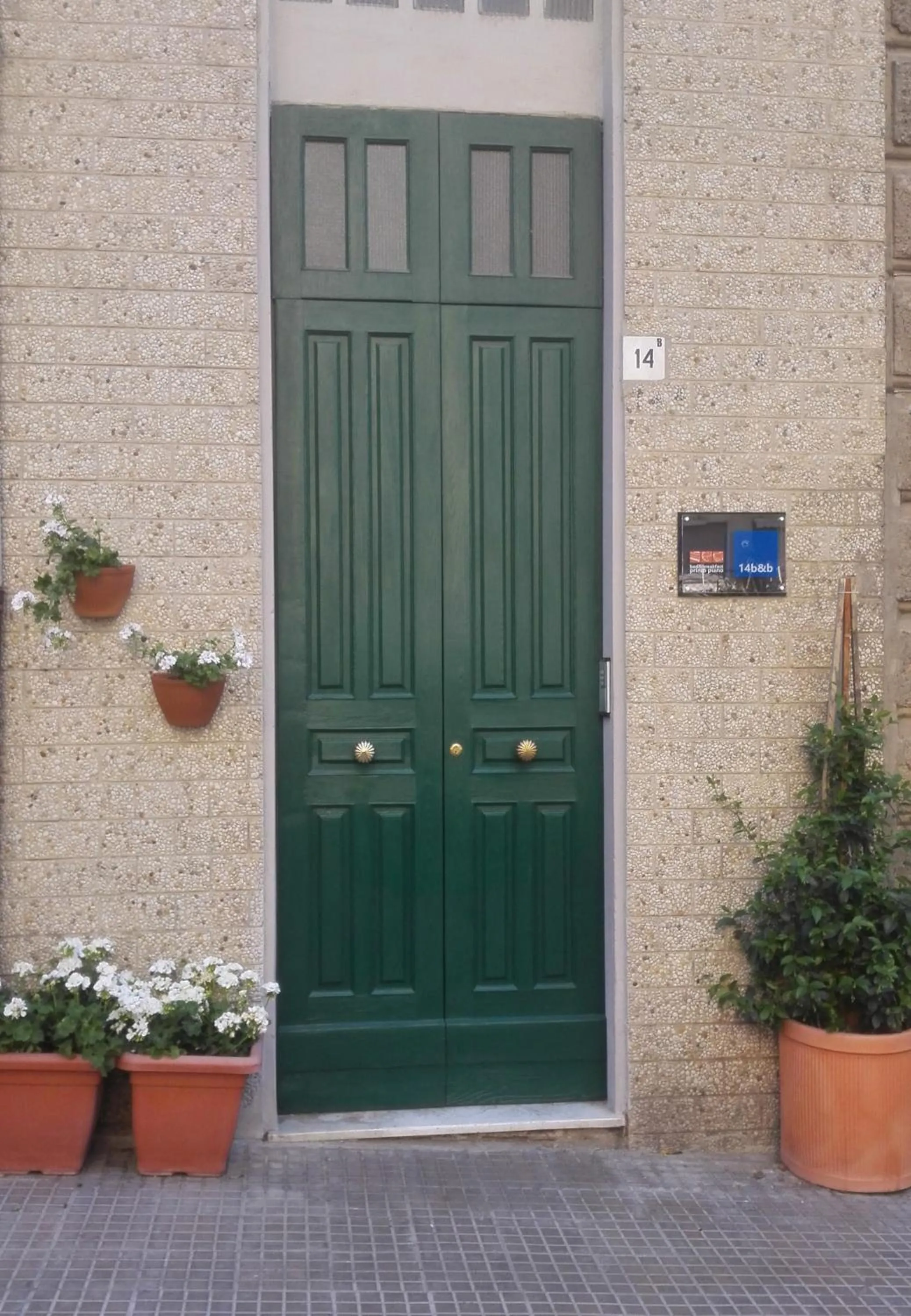 Facade/entrance in 14 B&B