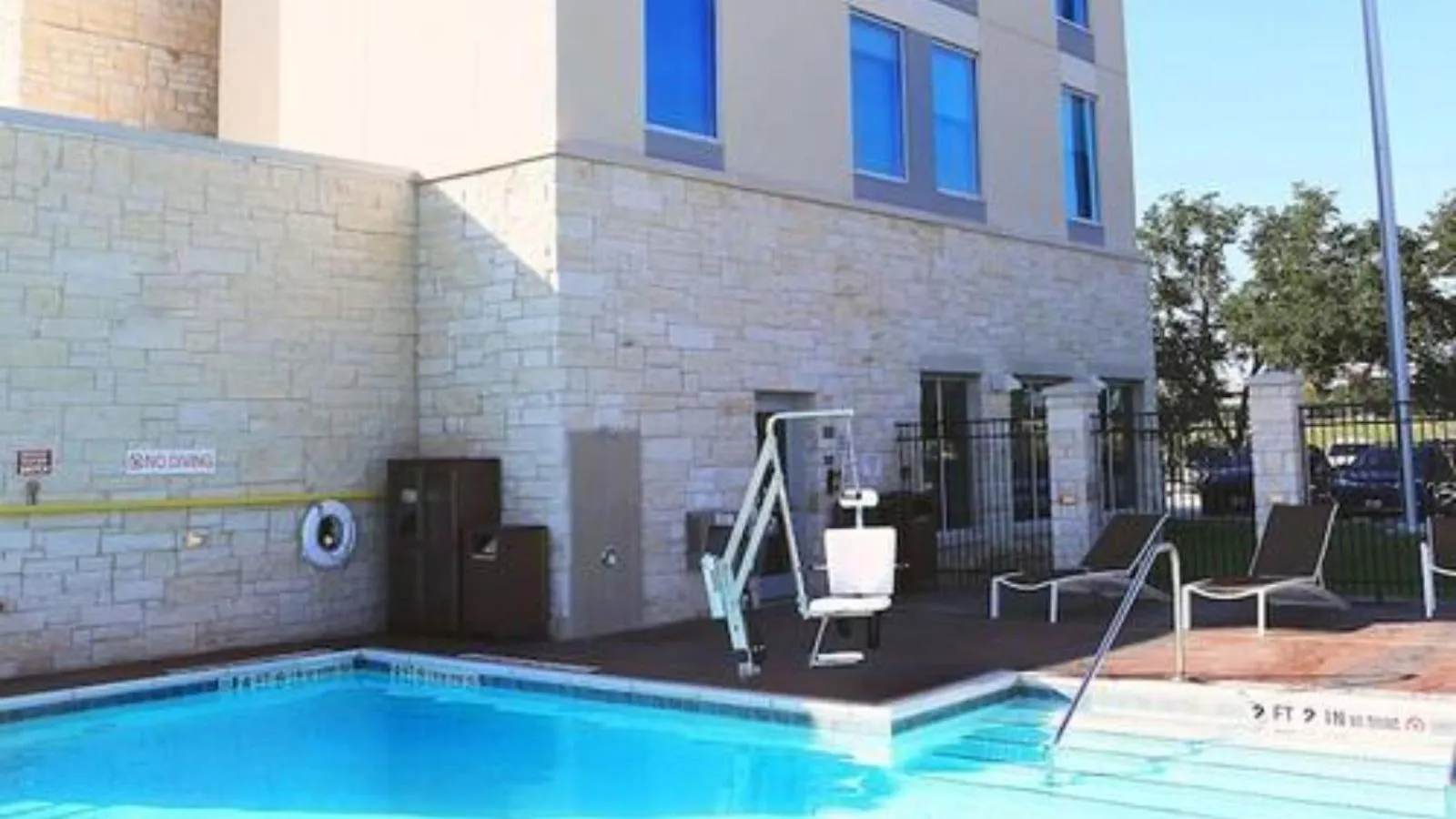 Swimming pool in Hyatt Place Austin Airport