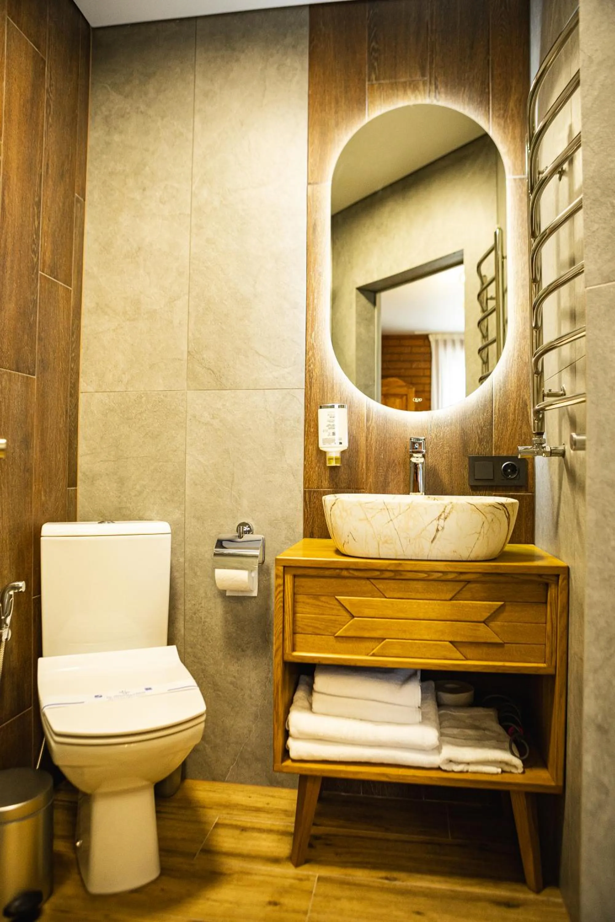 Shower in Zatyshok nad Prutom