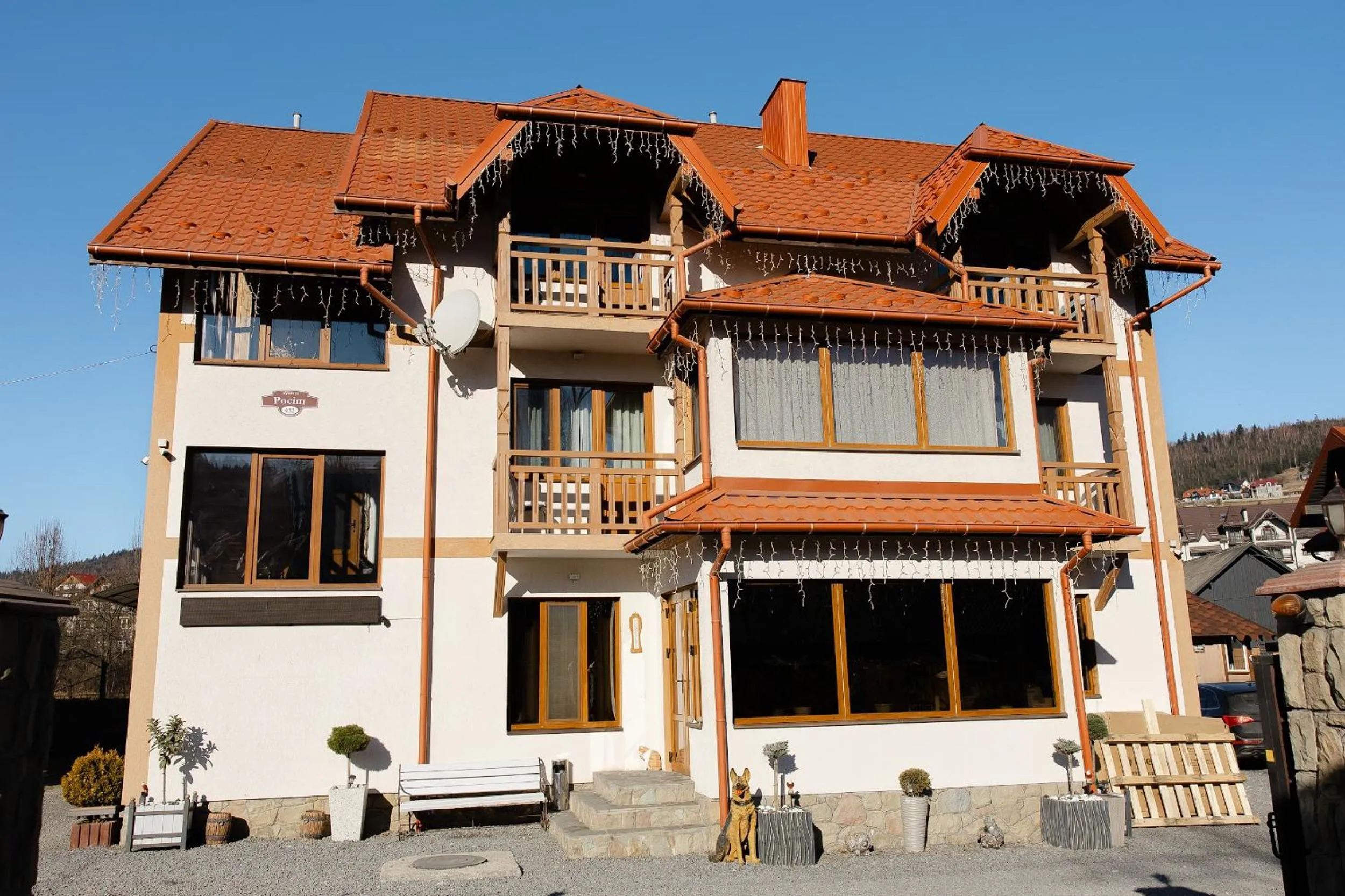 Facade/entrance in Zatyshok nad Prutom