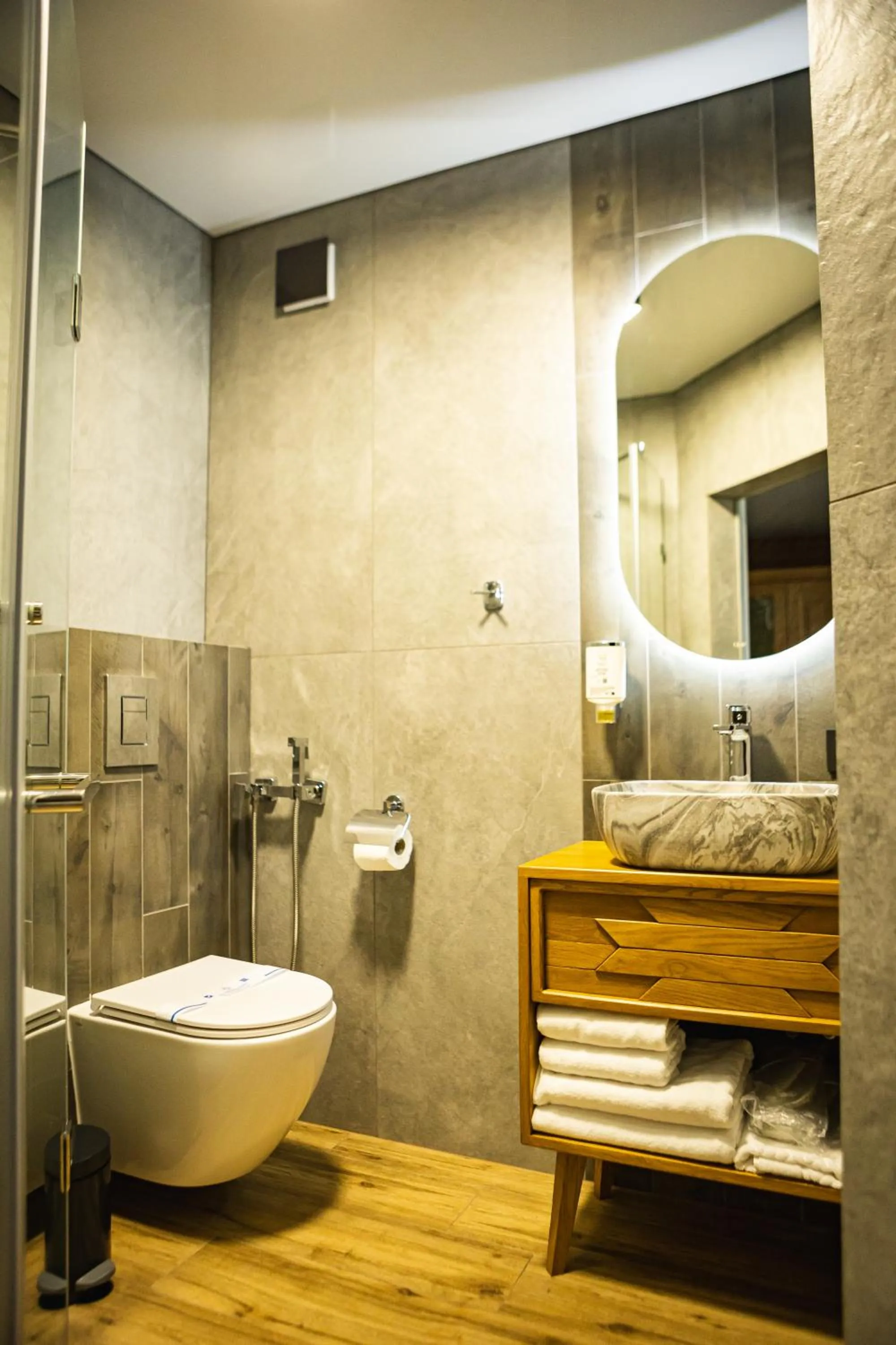 Shower in Zatyshok nad Prutom