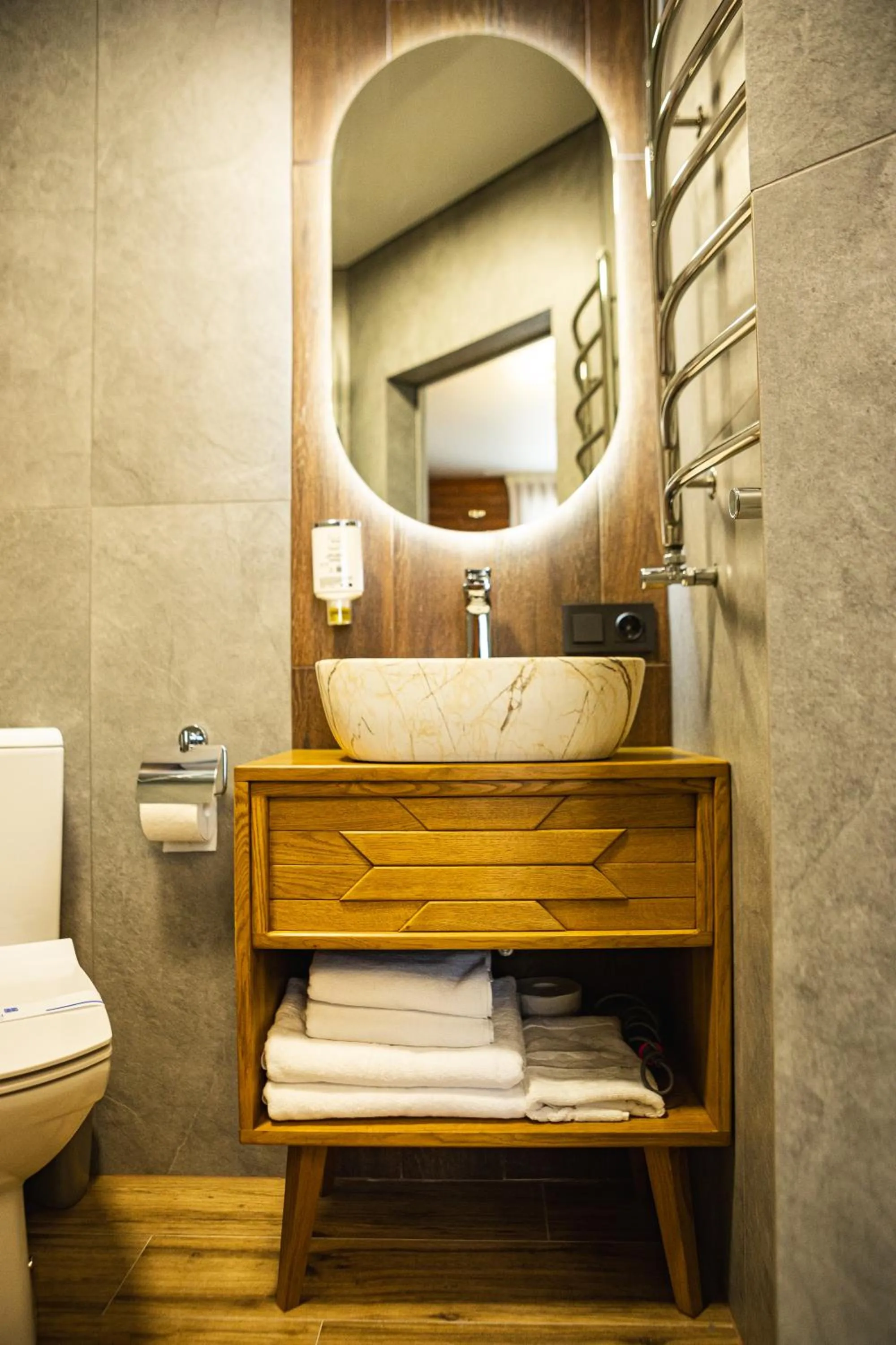 Shower in Zatyshok nad Prutom