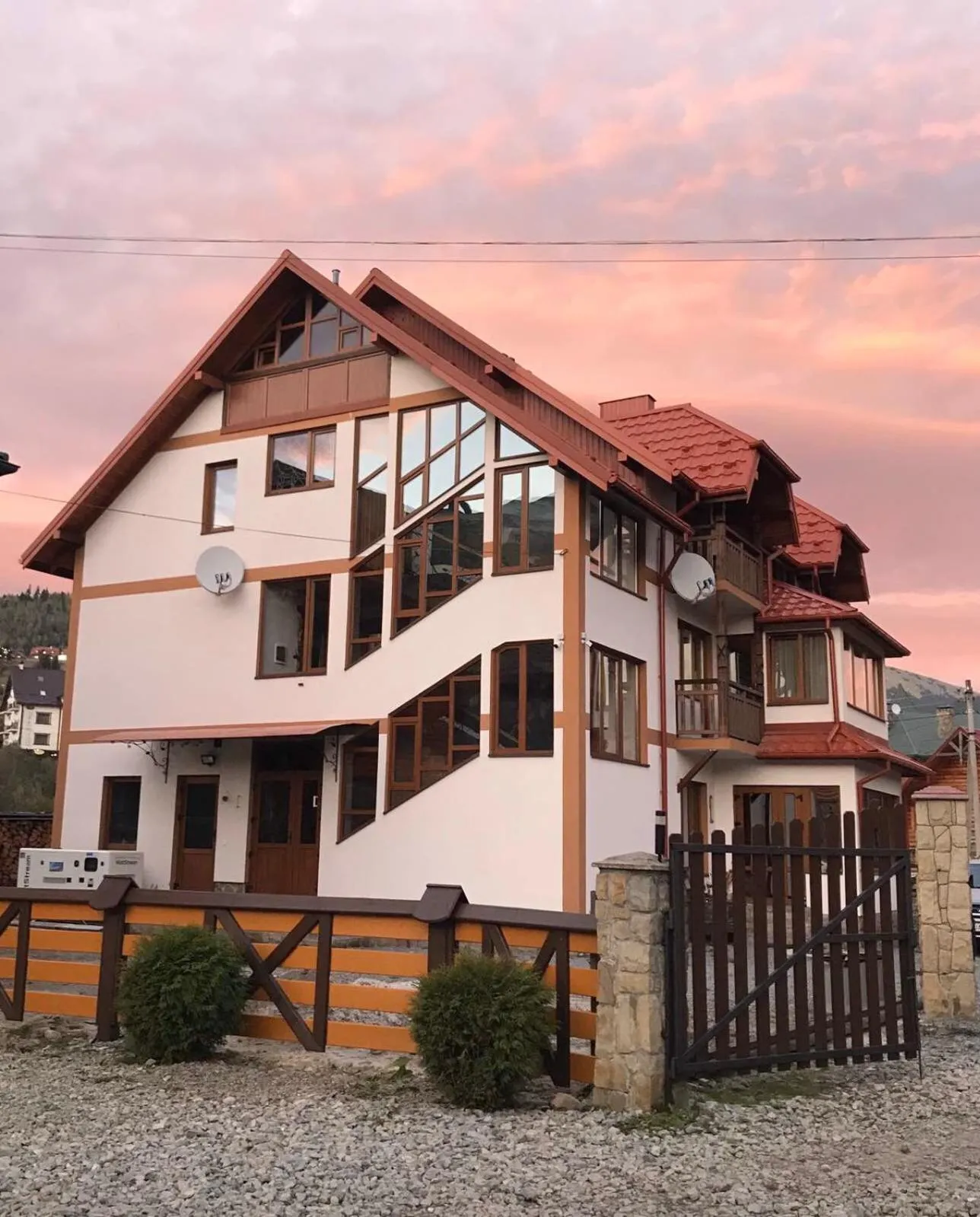 Property building in Zatyshok nad Prutom