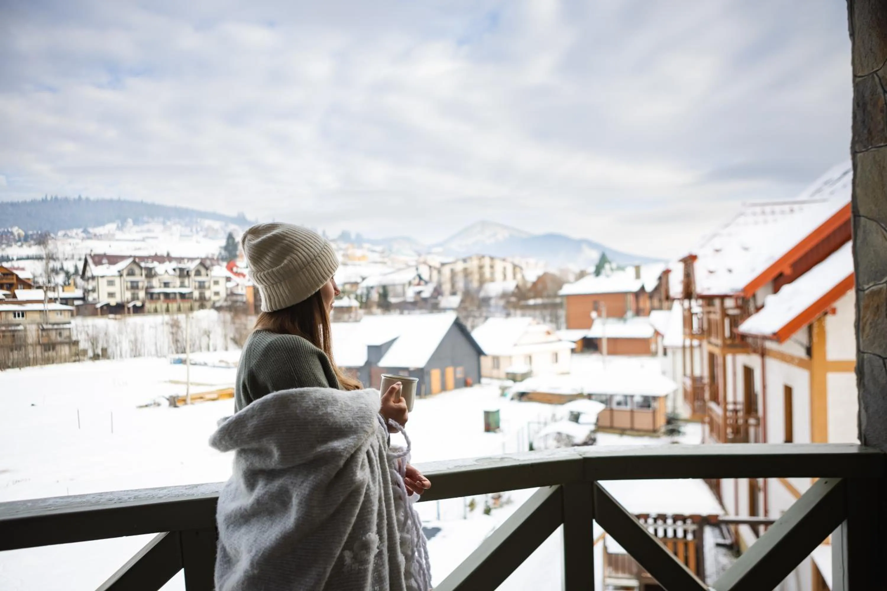 Property building in Zatyshok nad Prutom