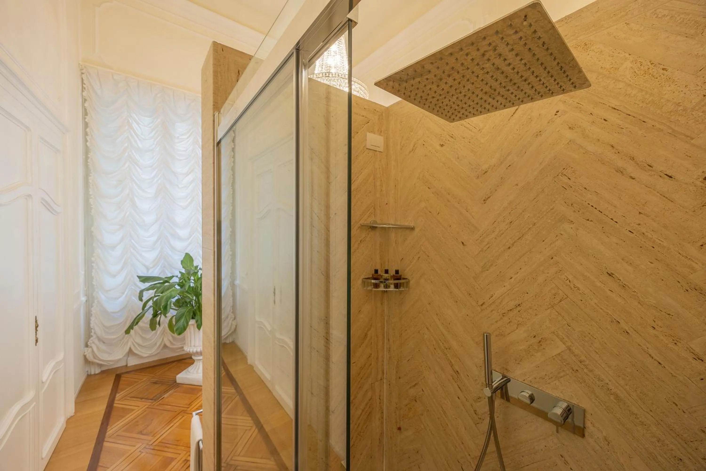 Shower in Palazzo Monga Boutique Guesthouse