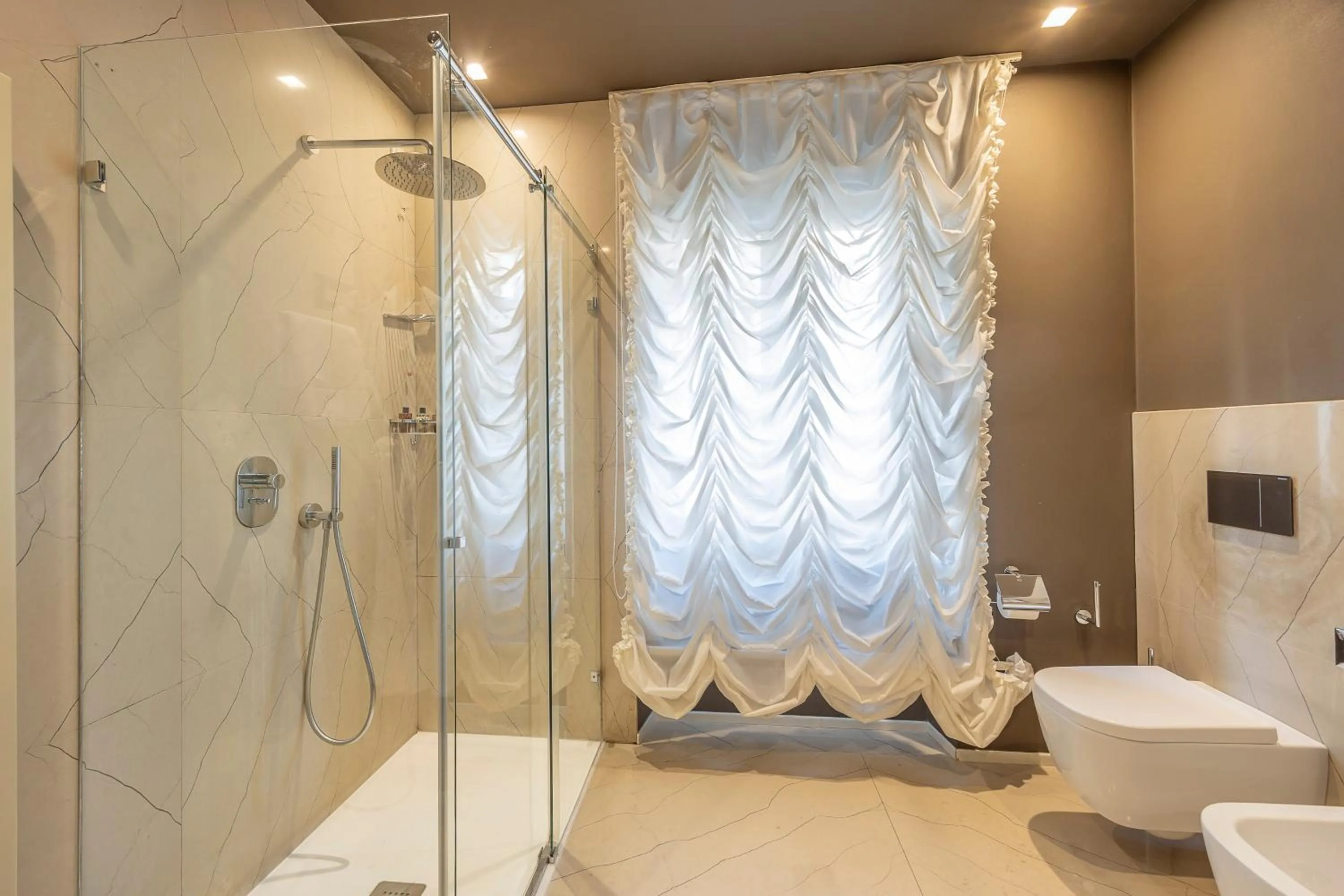Shower in Palazzo Monga Boutique Guesthouse